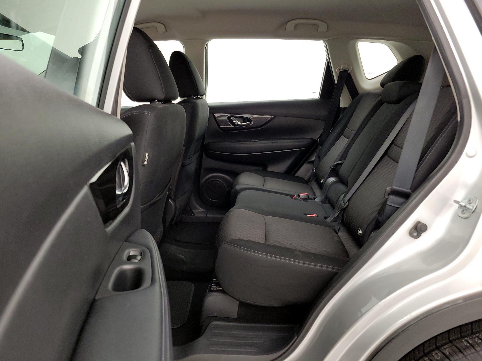 Thumbnail: 2017 Nissan Rogue - 18
