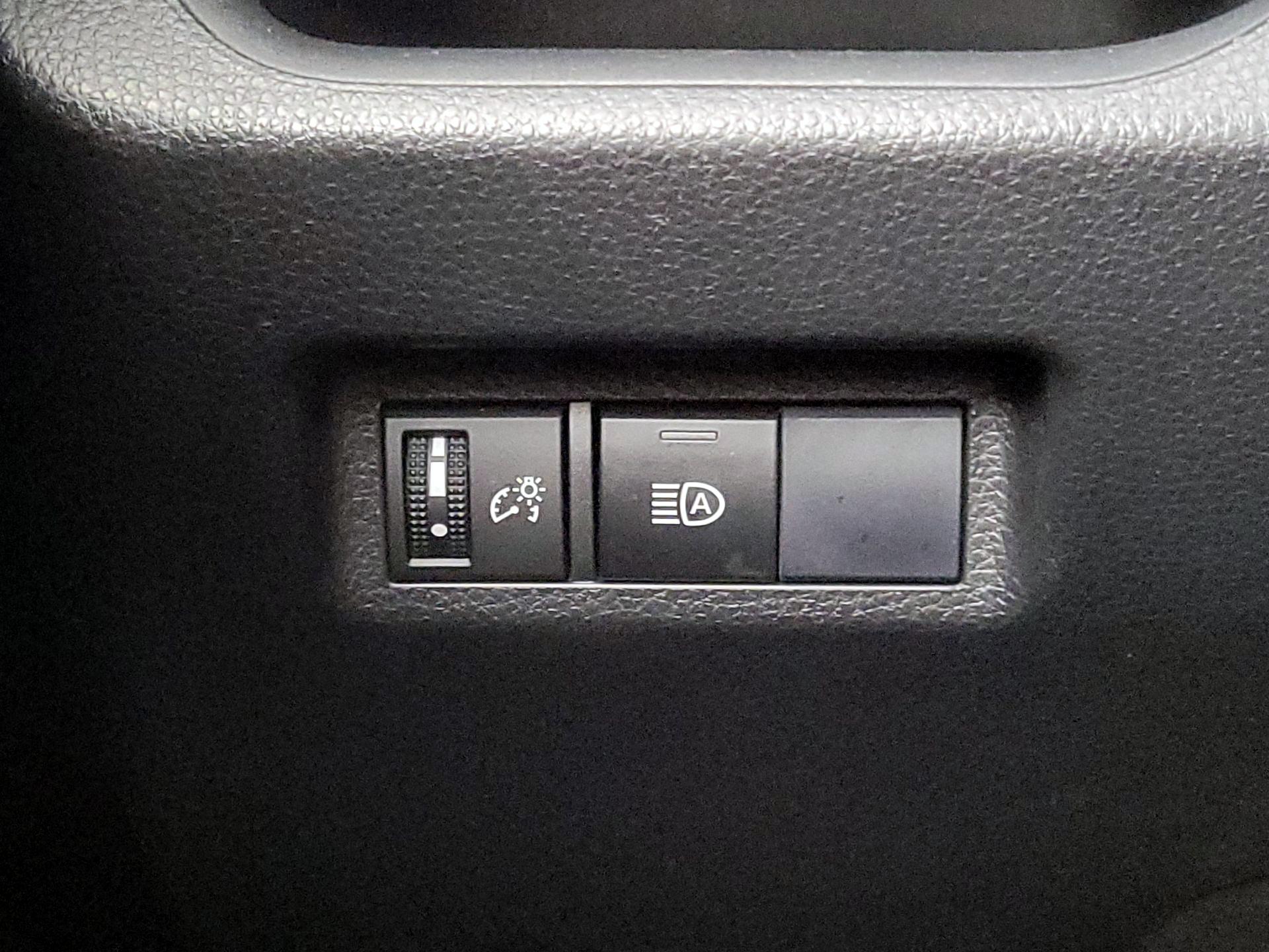 Thumbnail: 2019 Toyota RAV4 - 13