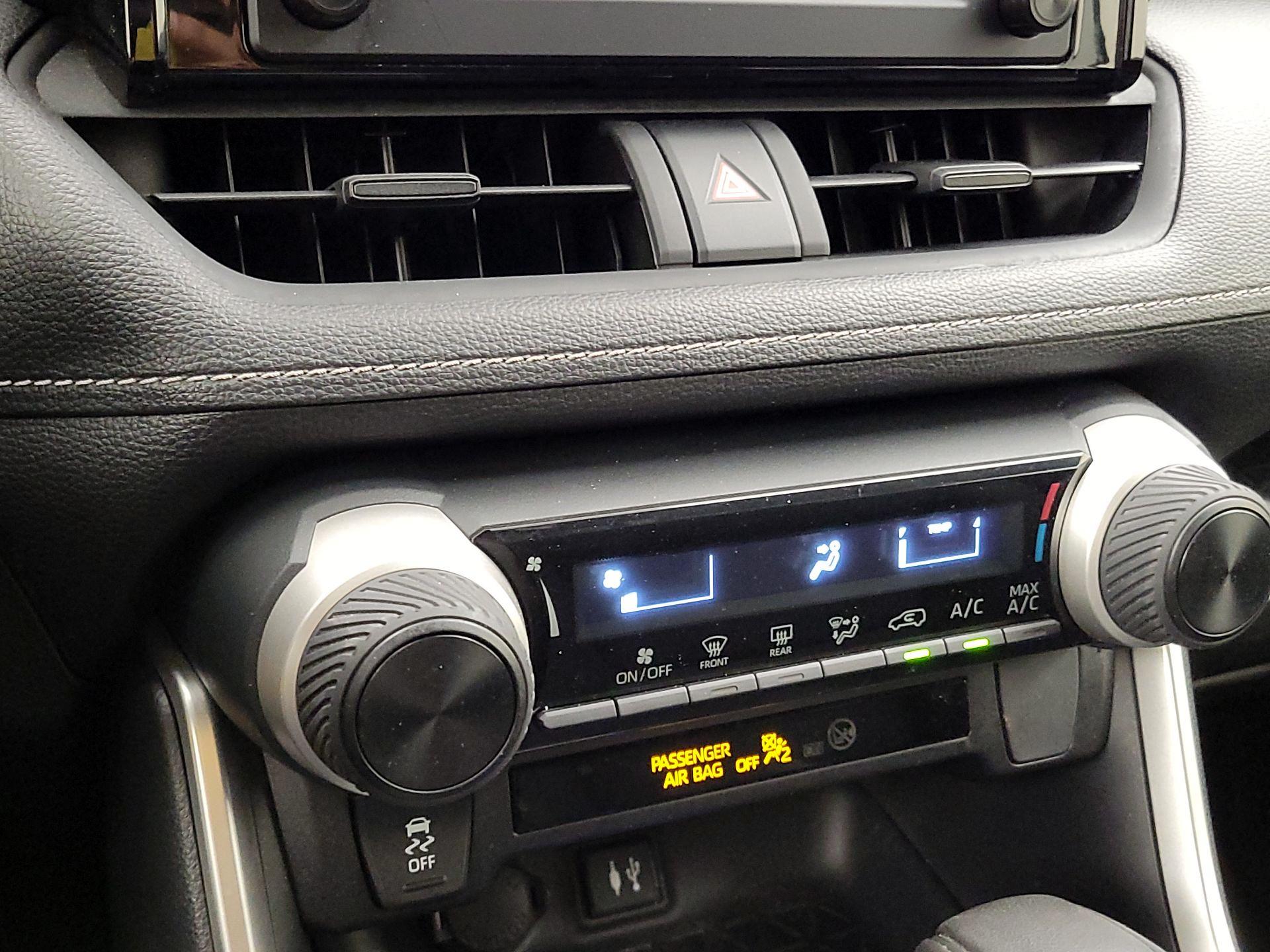 Thumbnail: 2019 Toyota RAV4 - 16