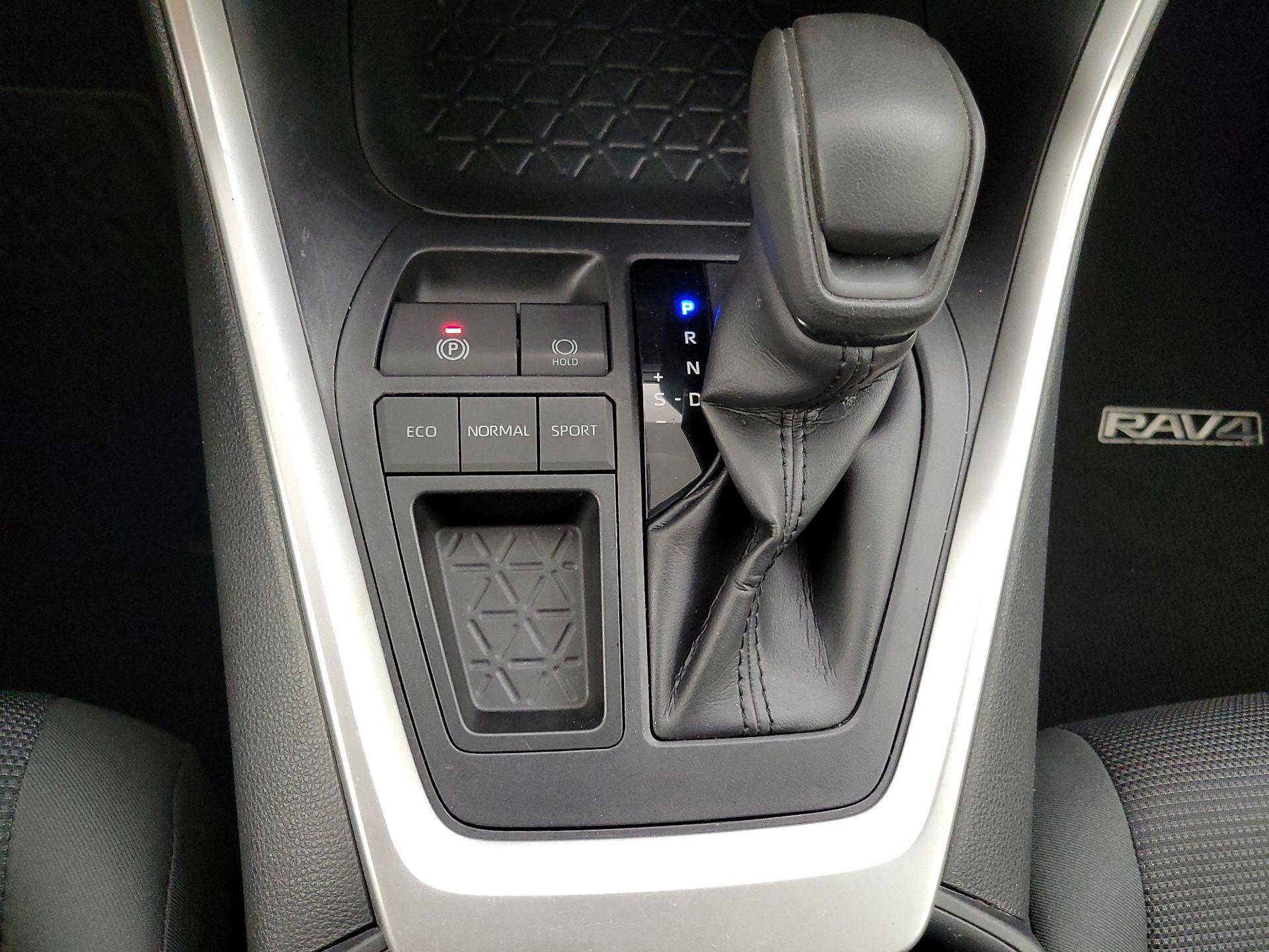 Thumbnail: 2019 Toyota RAV4 - 17