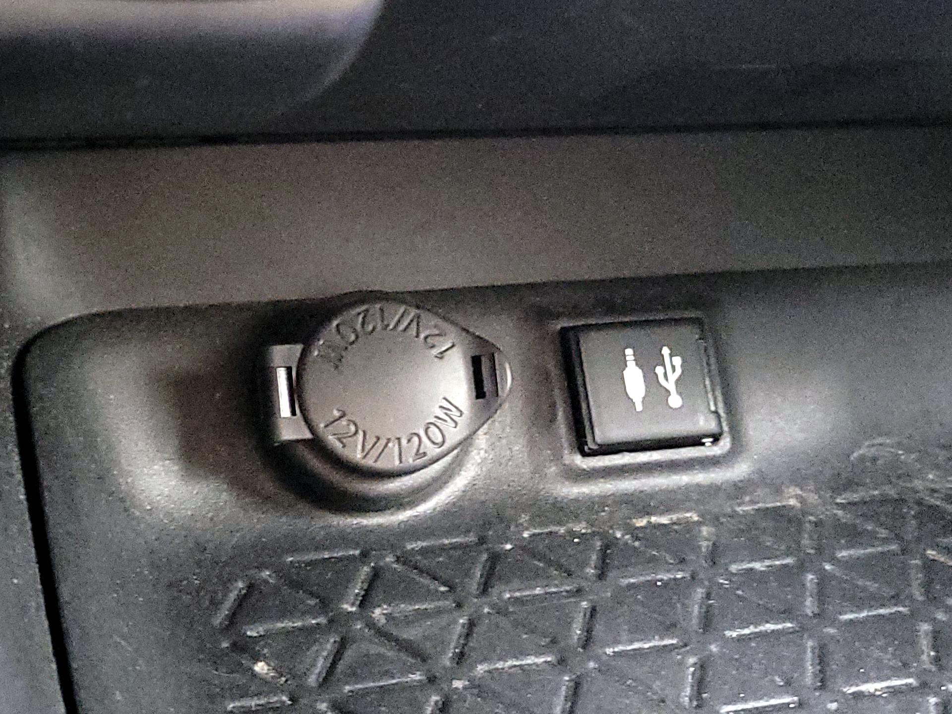 Thumbnail: 2019 Toyota RAV4 - 18