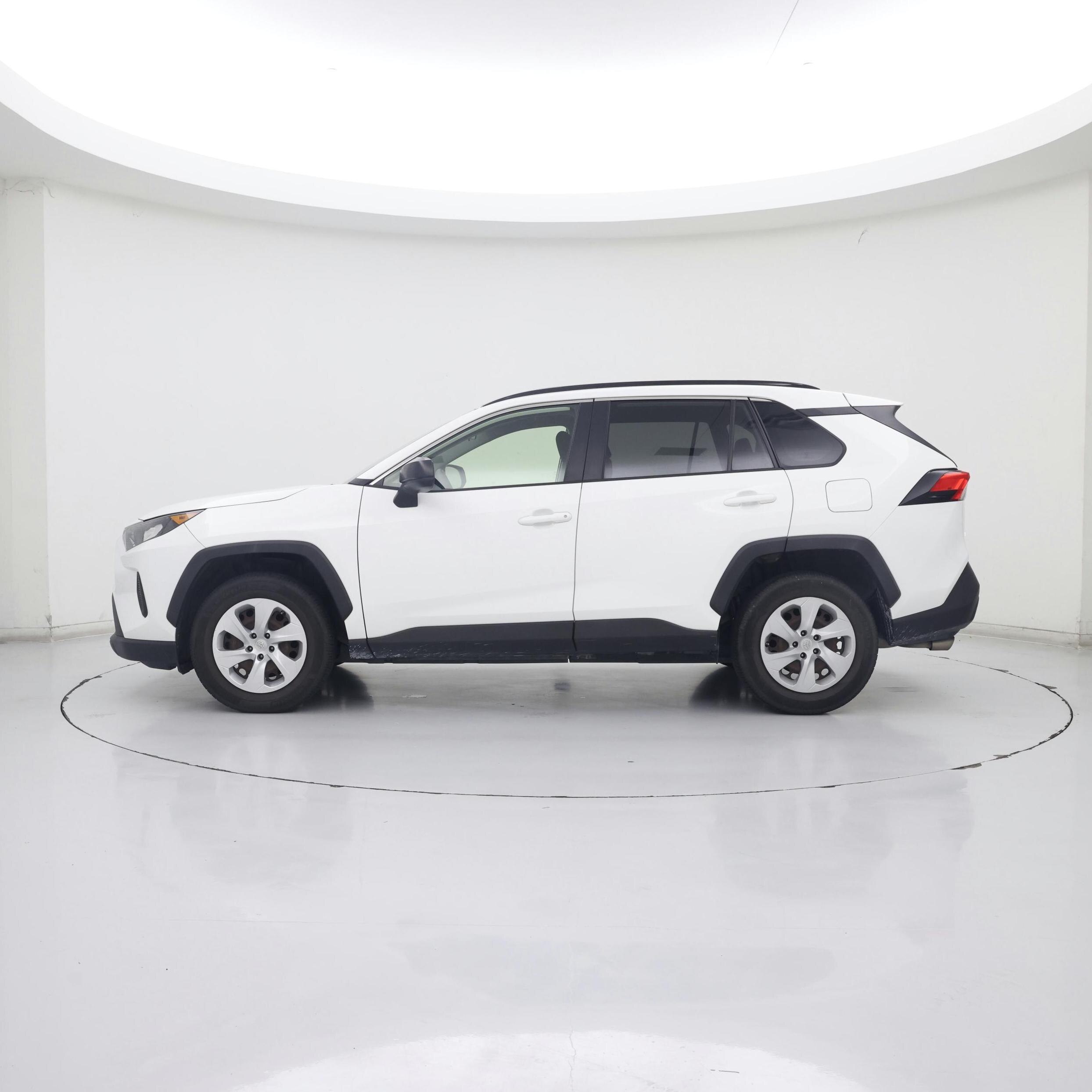 Thumbnail: 2019 Toyota RAV4 - 3