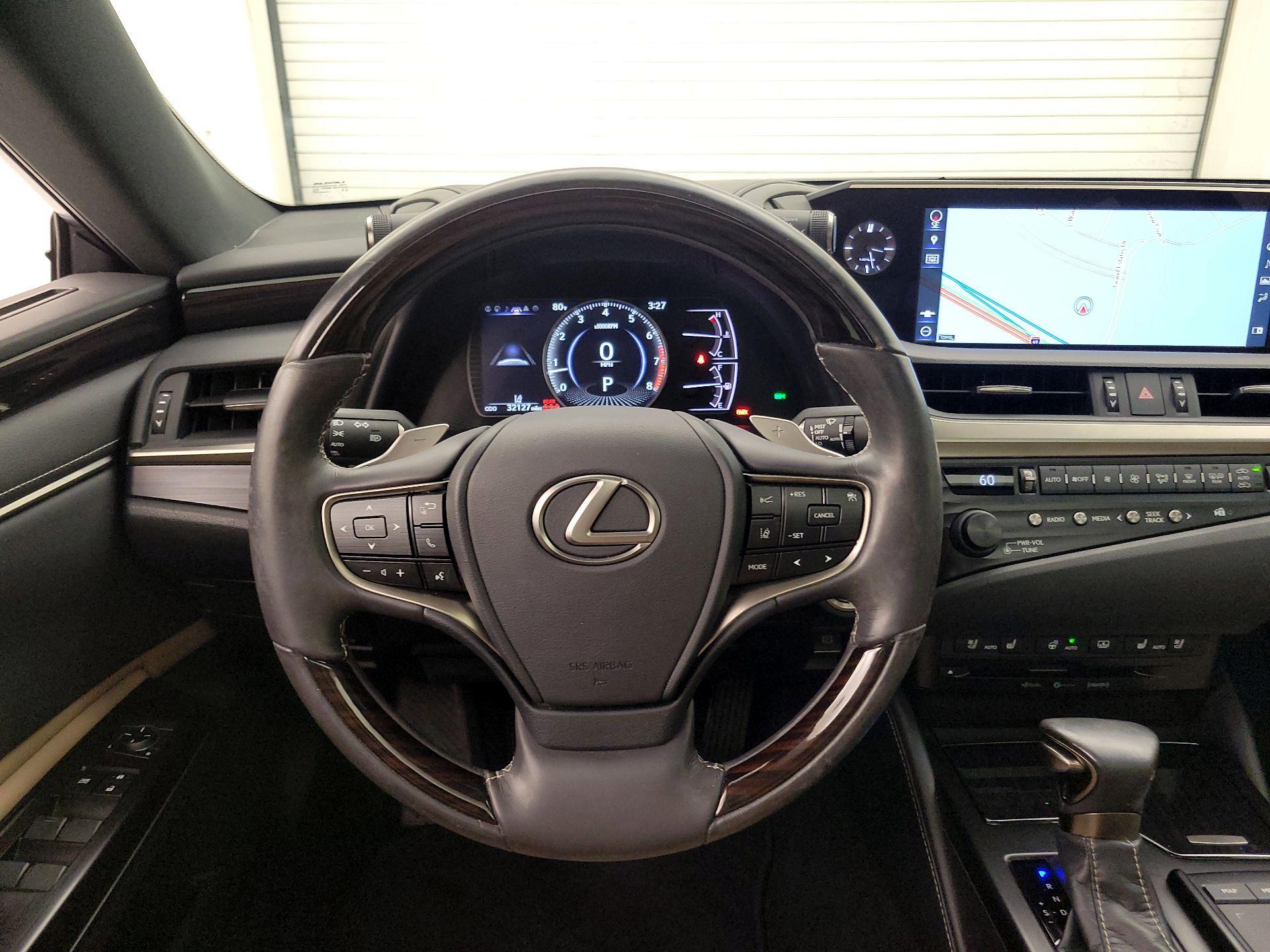 Thumbnail: 2019 Lexus ES - 10