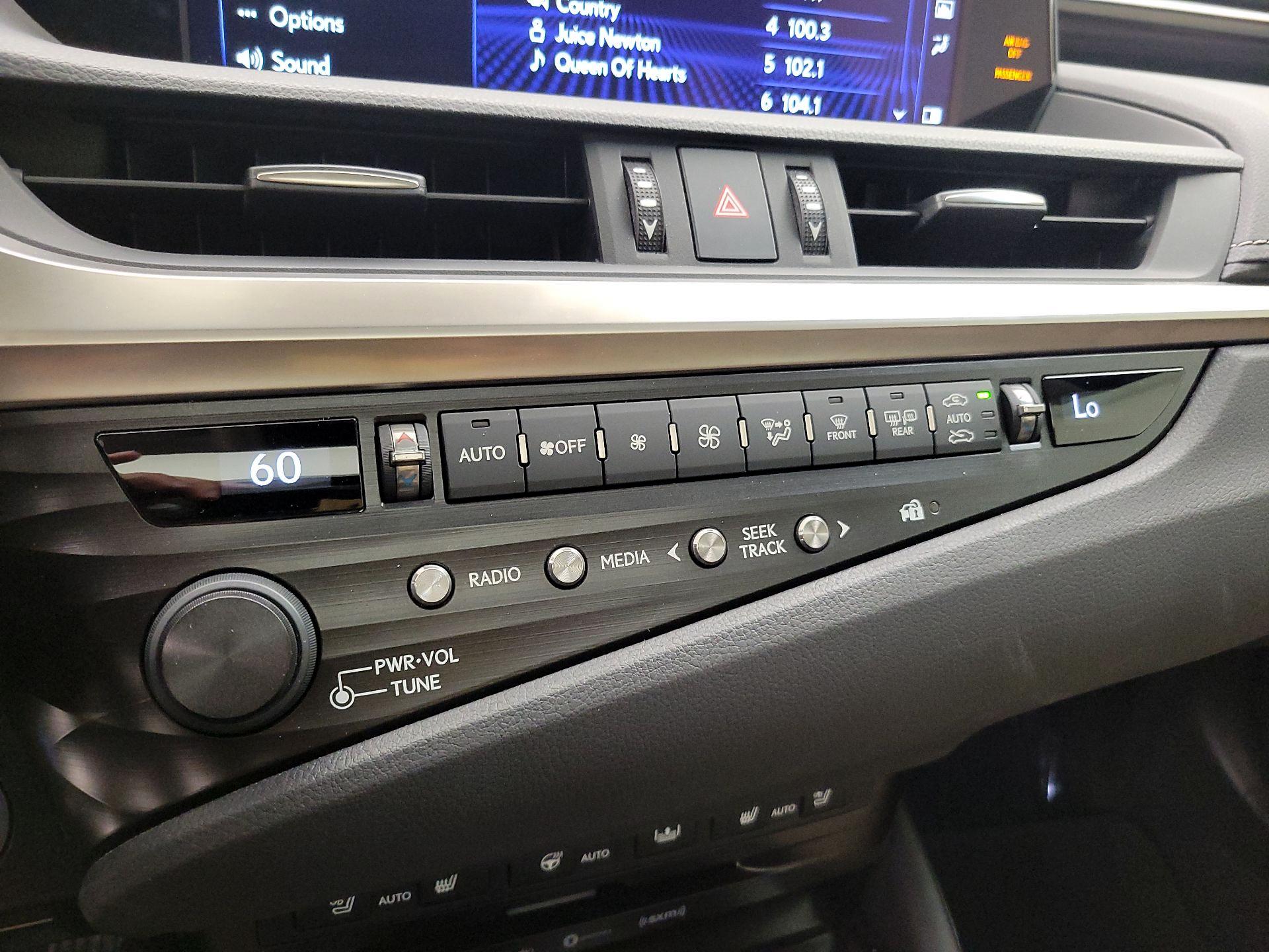 Thumbnail: 2019 Lexus ES - 17