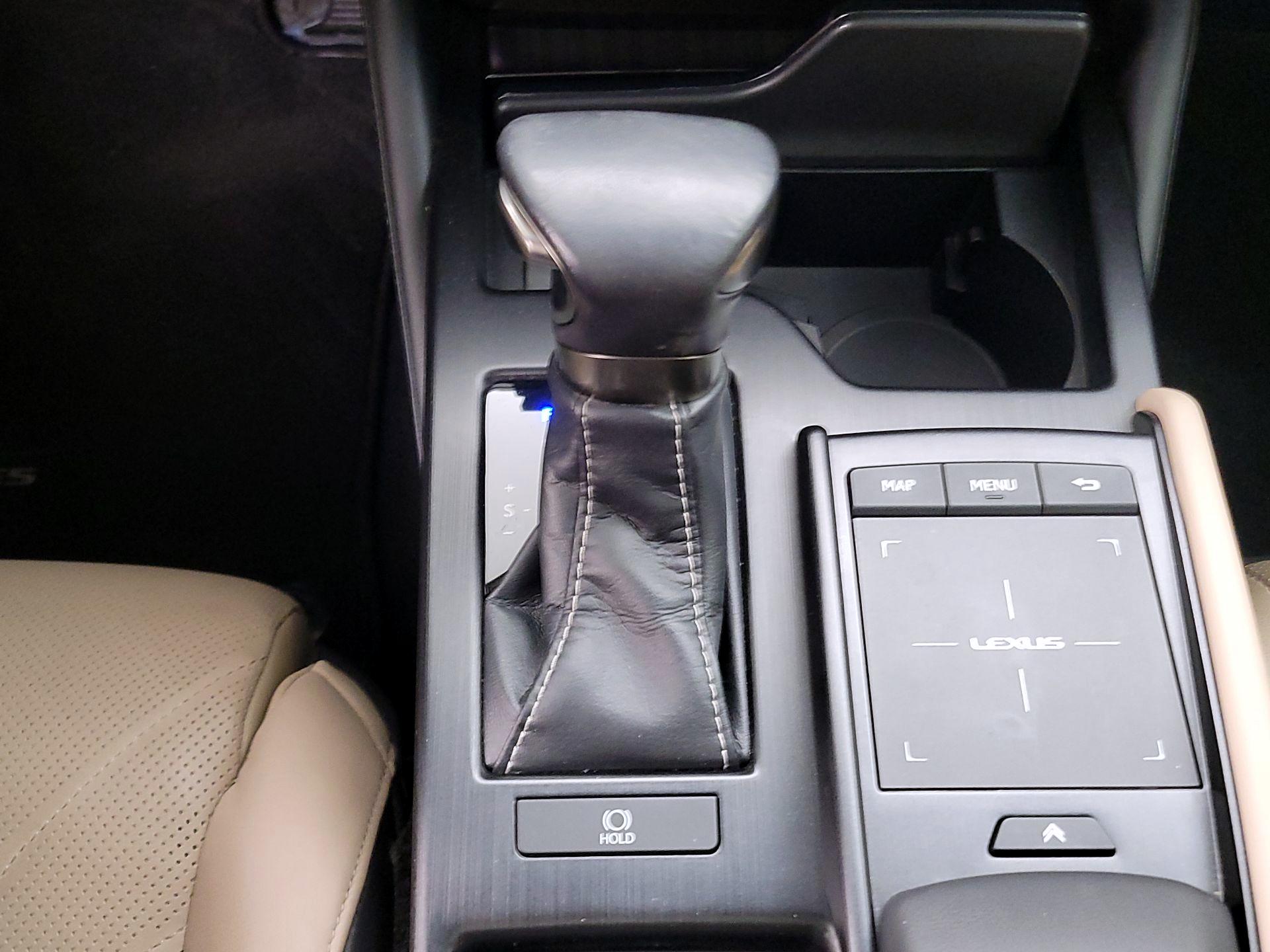 Thumbnail: 2019 Lexus ES - 18