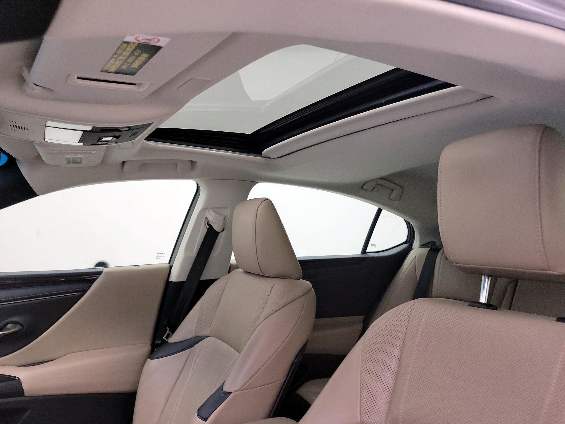 Thumbnail: 2019 Lexus ES - 20
