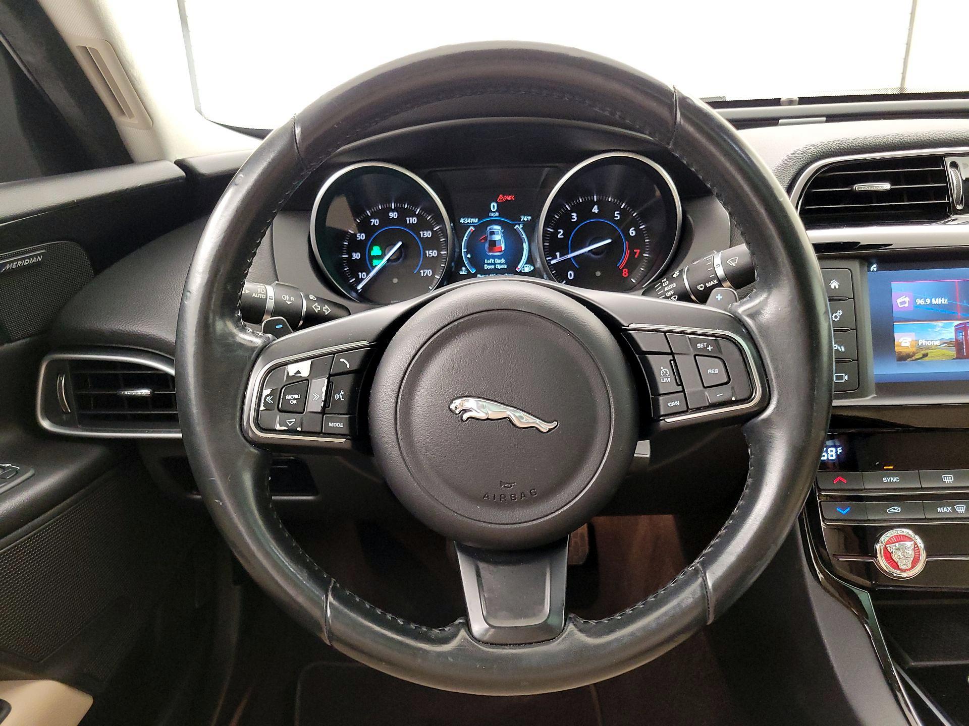 Thumbnail: 2017 Jaguar XE - 10