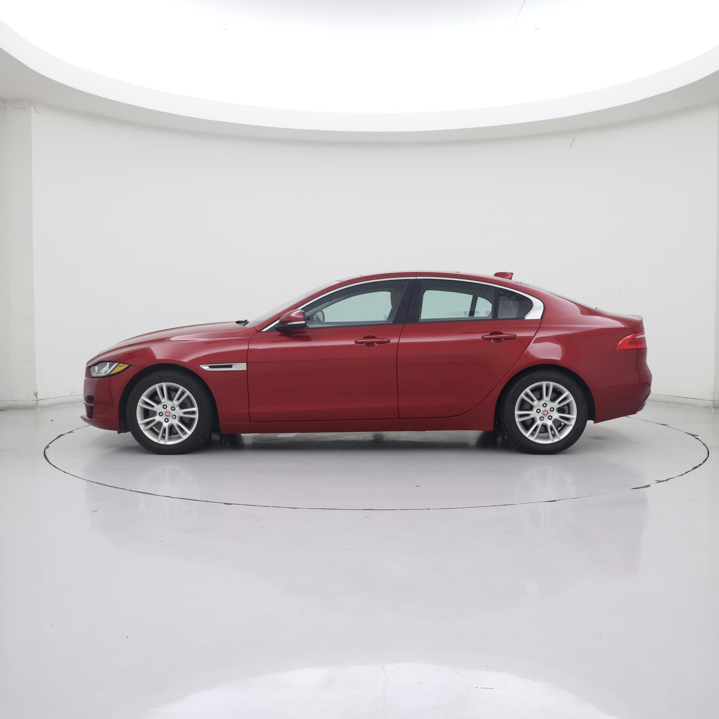 Thumbnail: 2017 Jaguar XE - 3