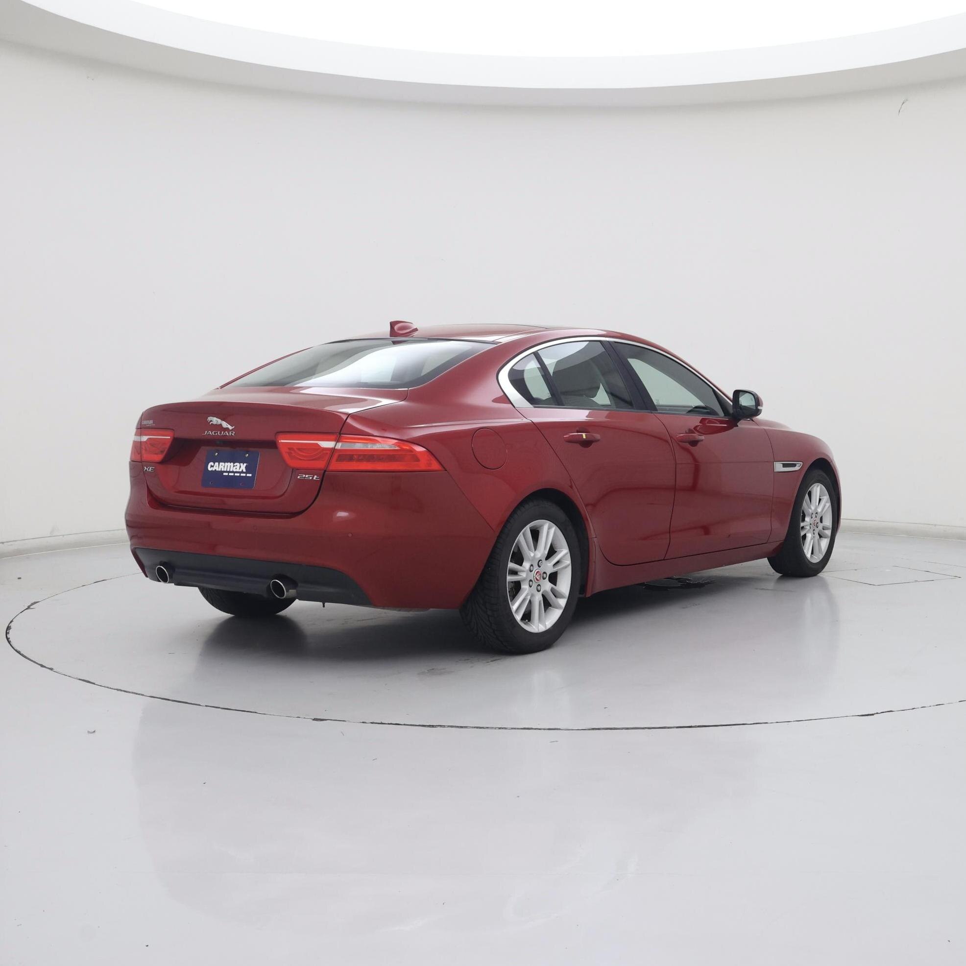Thumbnail: 2017 Jaguar XE - 8