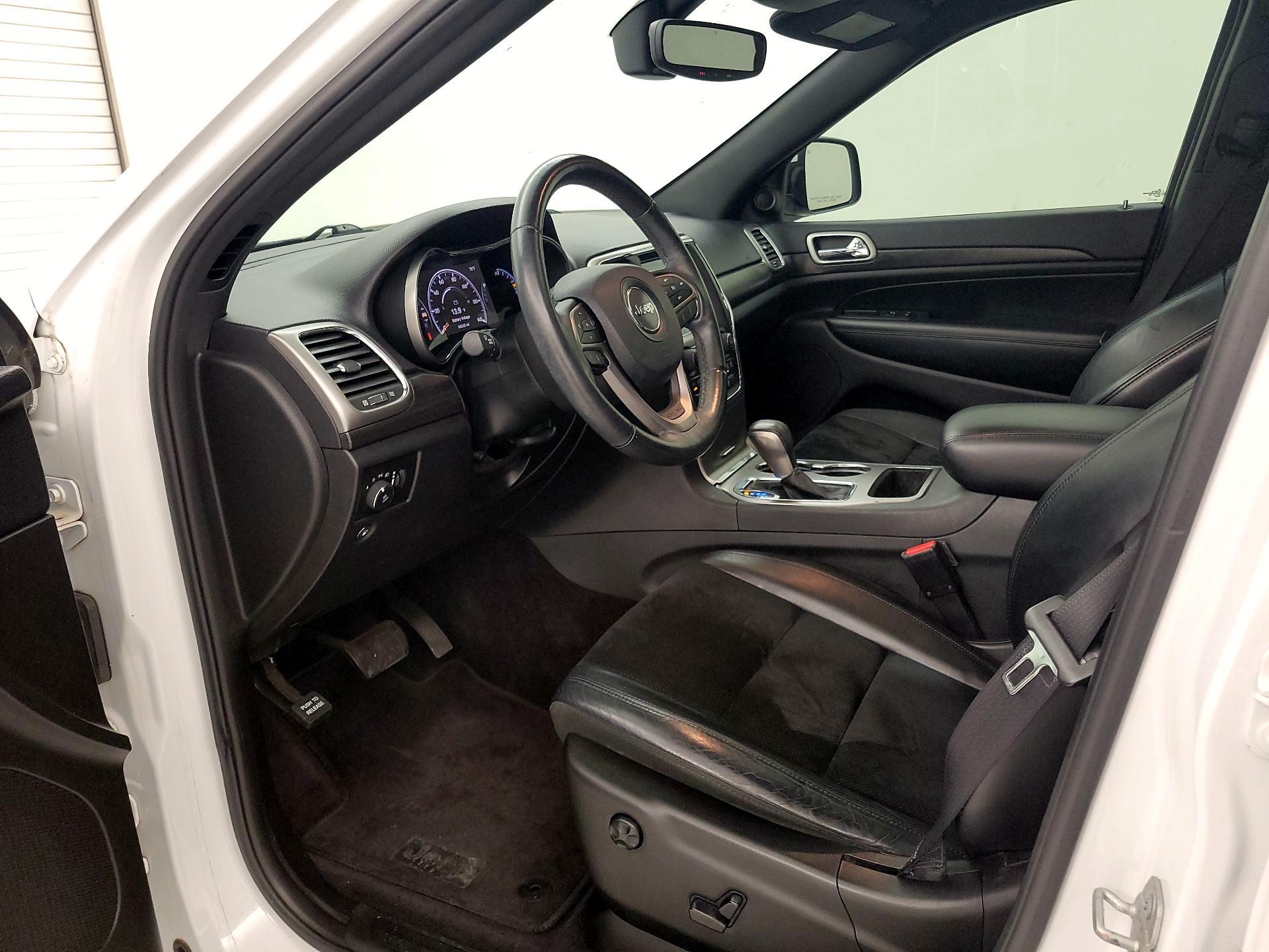 Thumbnail: 2017 Jeep Grand Cherokee - 11