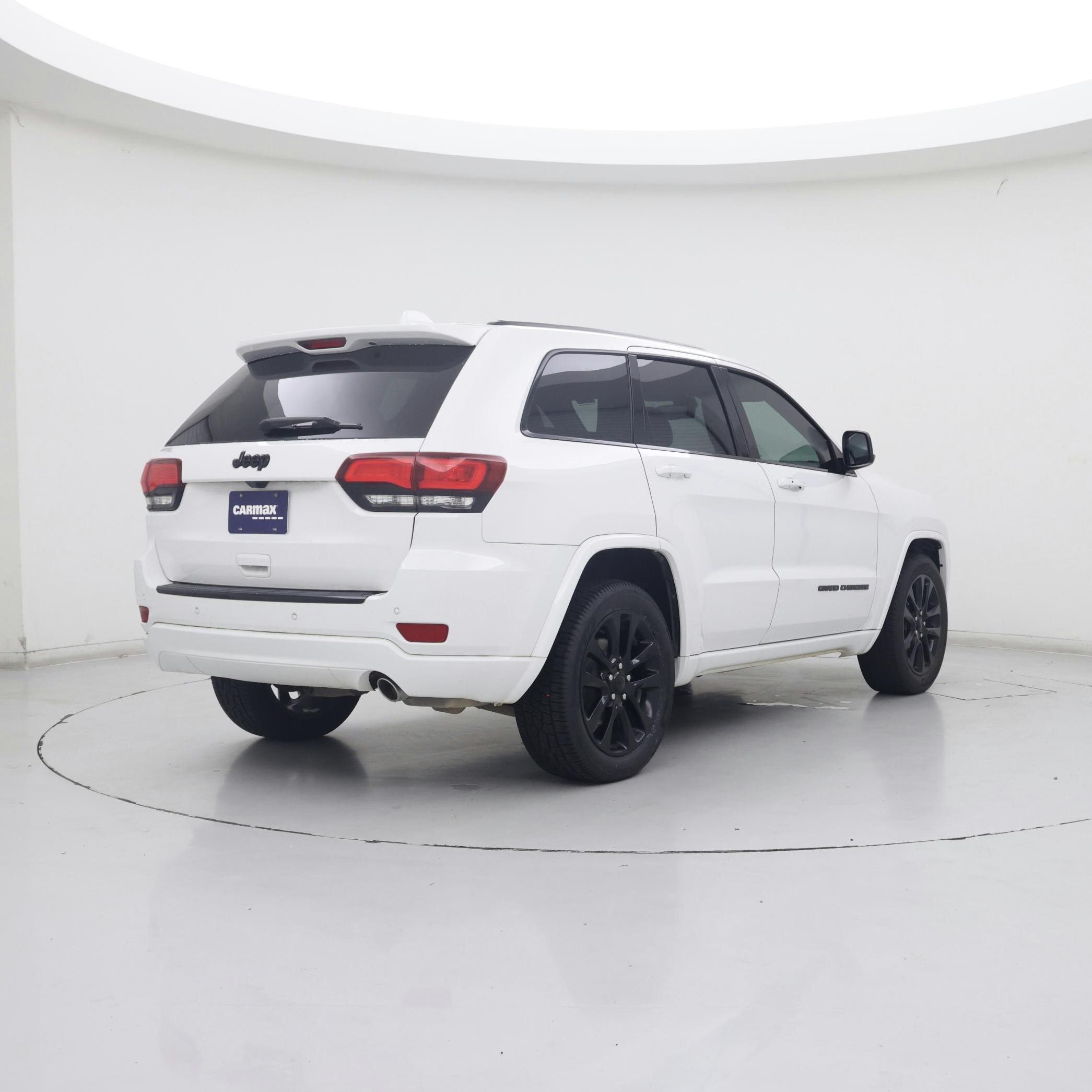 Thumbnail: 2017 Jeep Grand Cherokee - 8