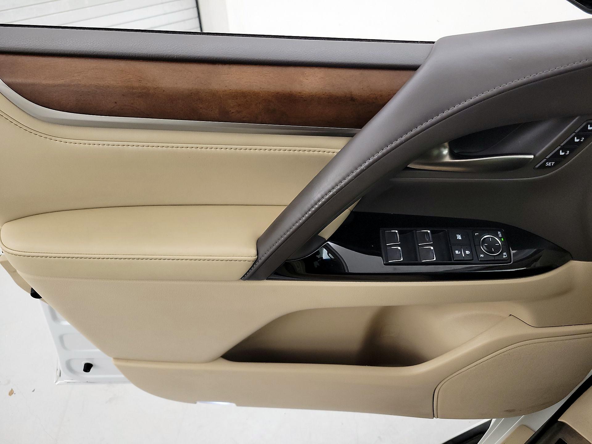 Thumbnail: 2020 Lexus LX - 12
