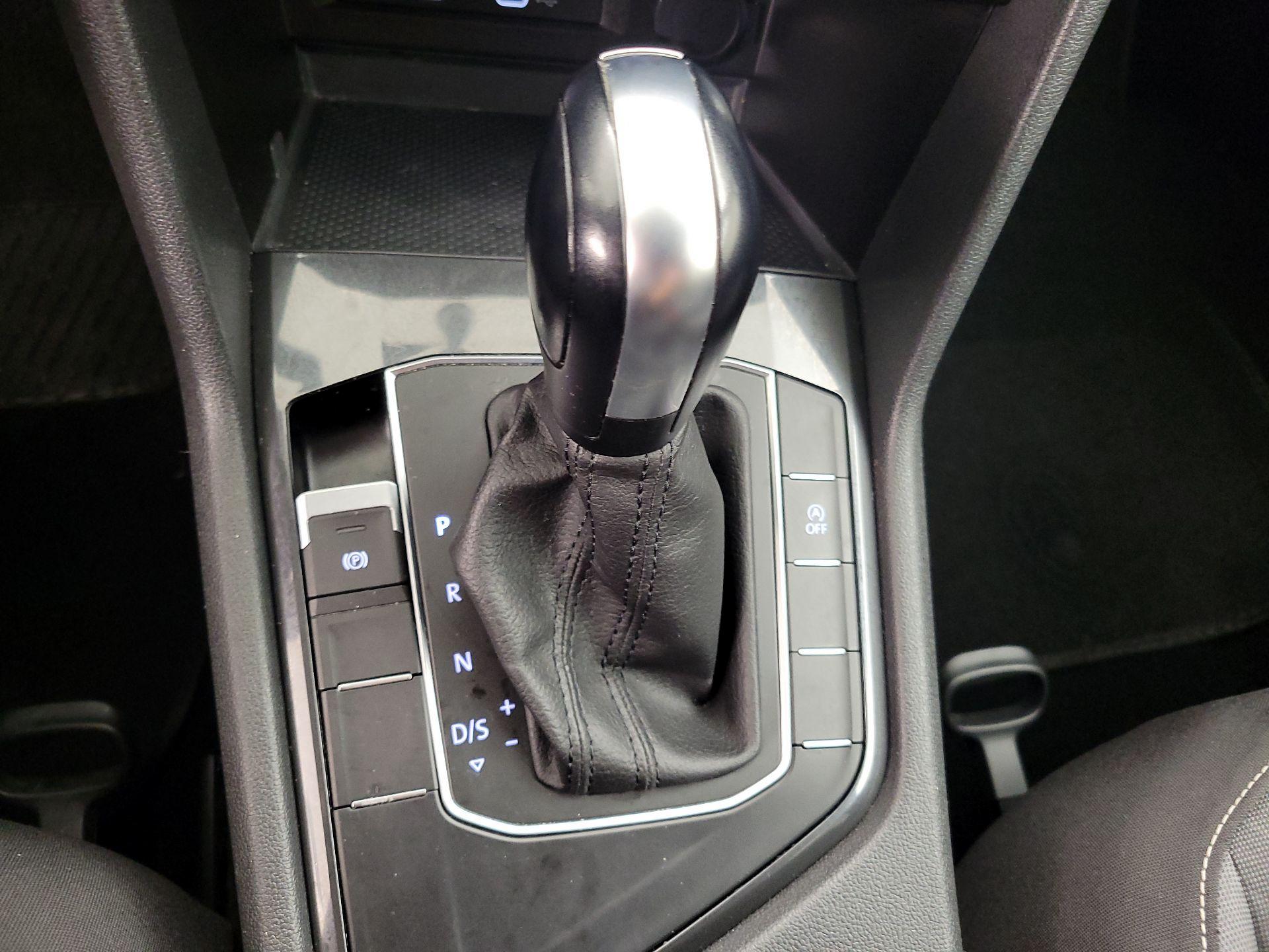 Thumbnail: 2021 Volkswagen Tiguan - 17