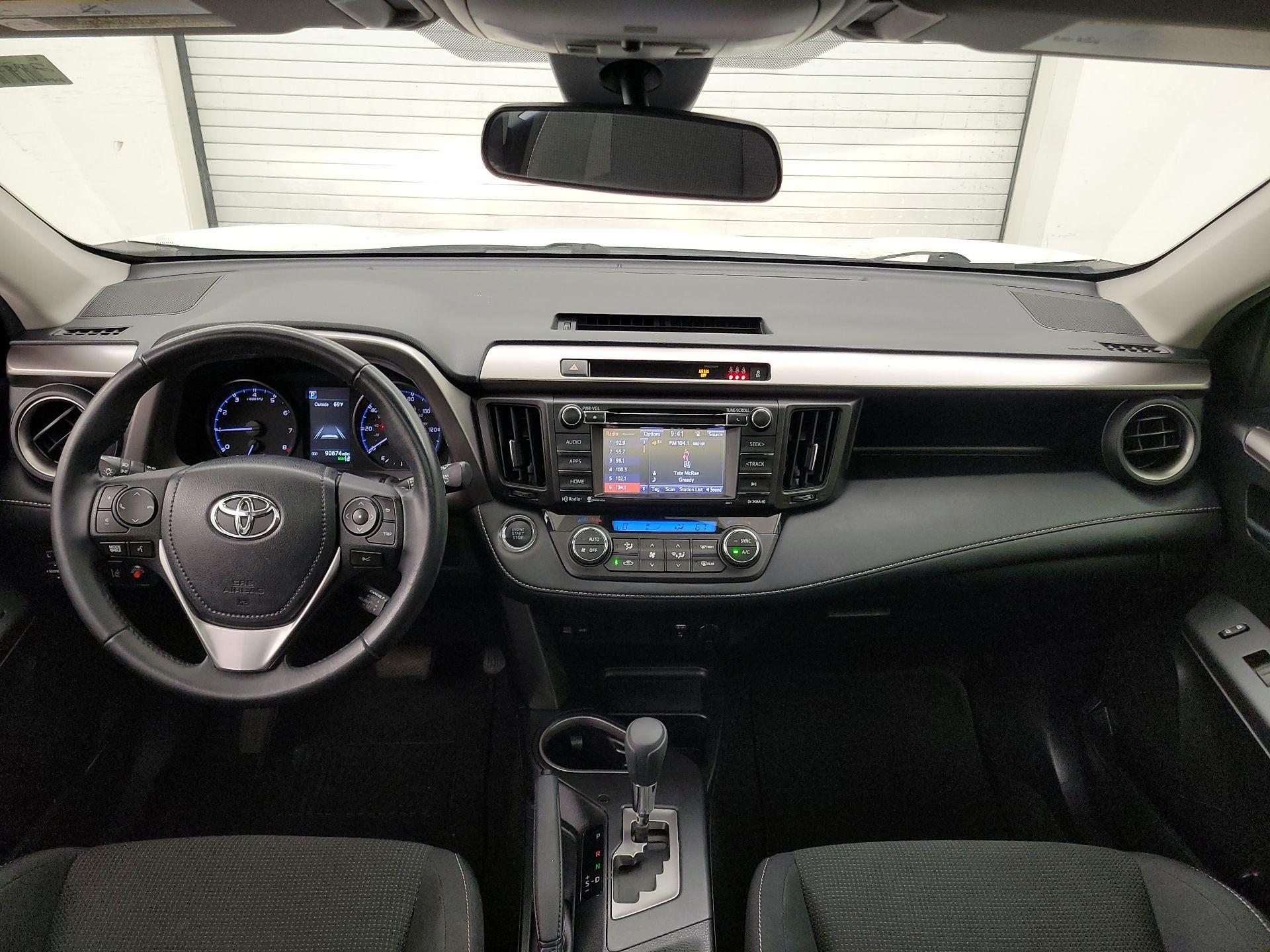 Thumbnail: 2018 Toyota RAV4 - 9