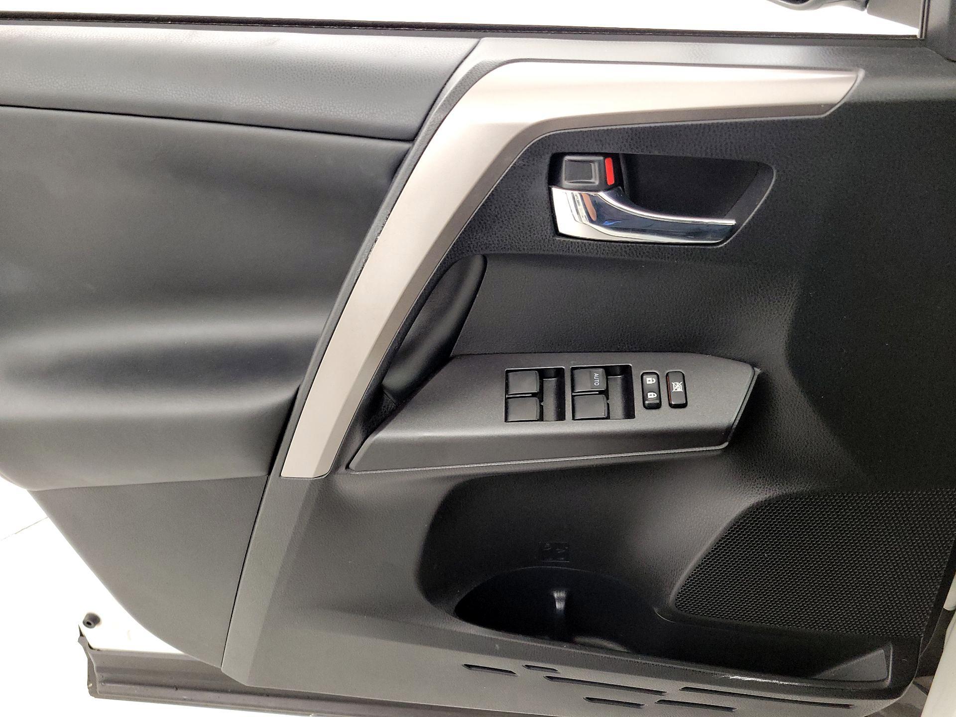 Thumbnail: 2018 Toyota RAV4 - 12