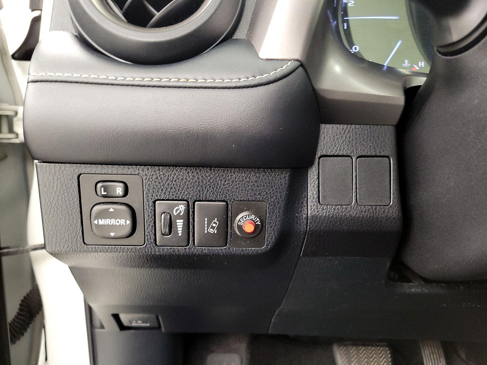 Thumbnail: 2018 Toyota RAV4 - 13