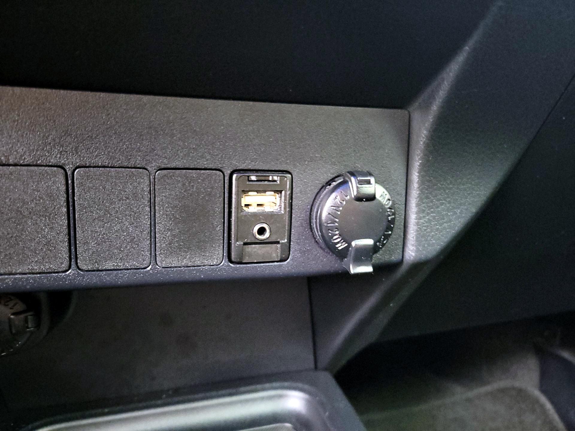 Thumbnail: 2018 Toyota RAV4 - 18