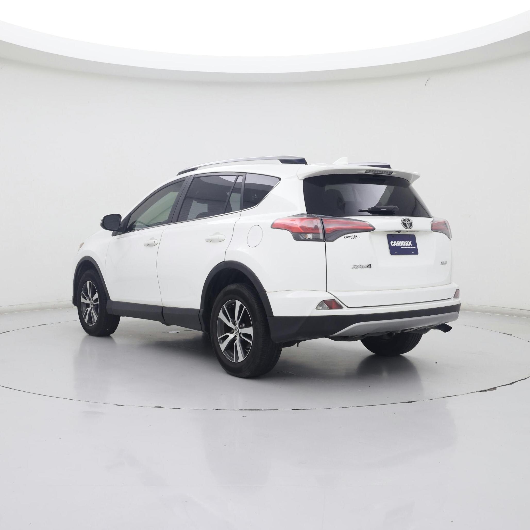 Thumbnail: 2018 Toyota RAV4 - 2