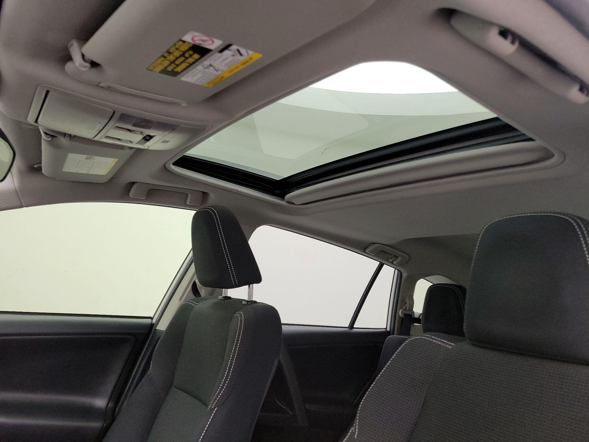 Thumbnail: 2018 Toyota RAV4 - 19
