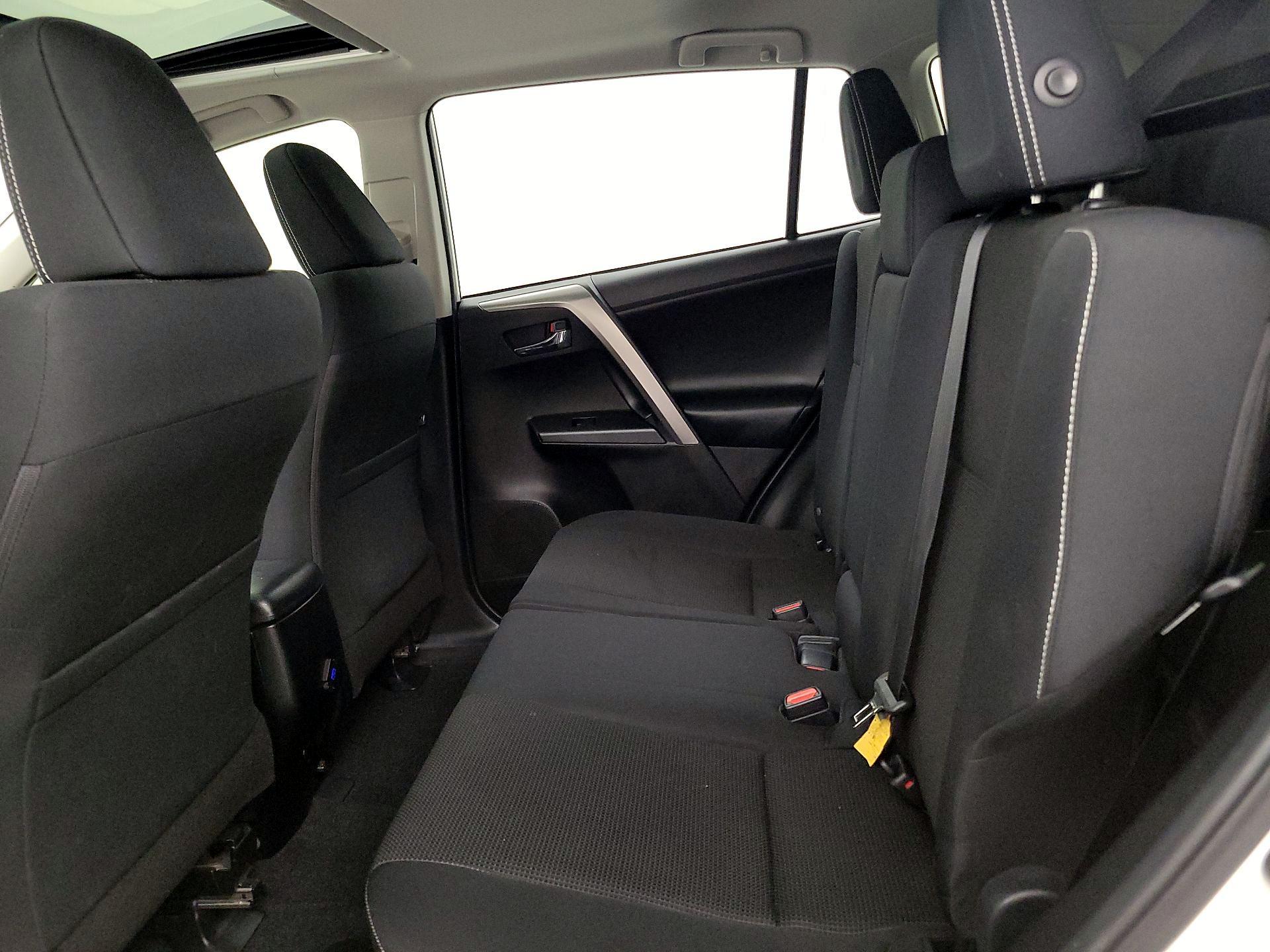 Thumbnail: 2018 Toyota RAV4 - 20