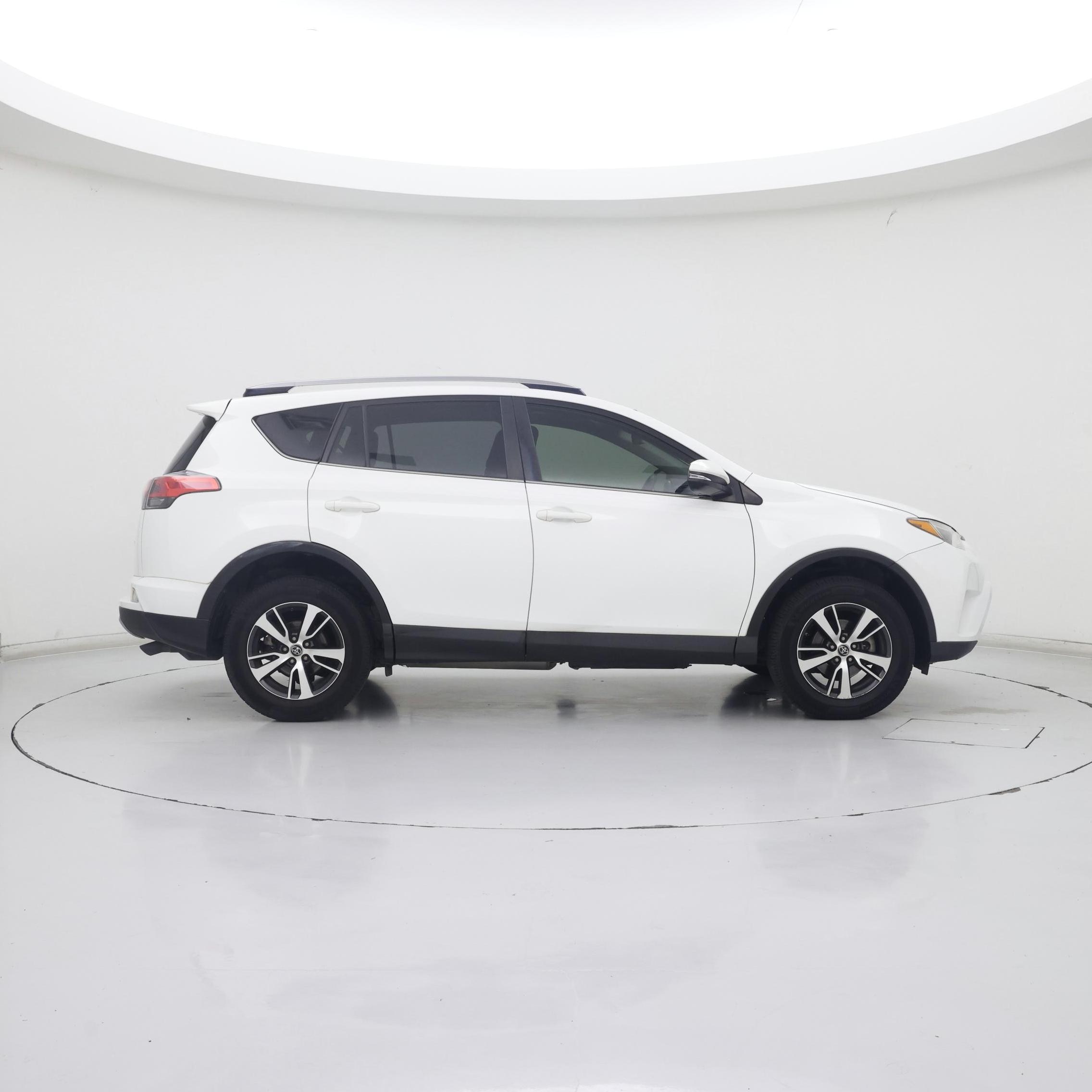 Thumbnail: 2018 Toyota RAV4 - 7