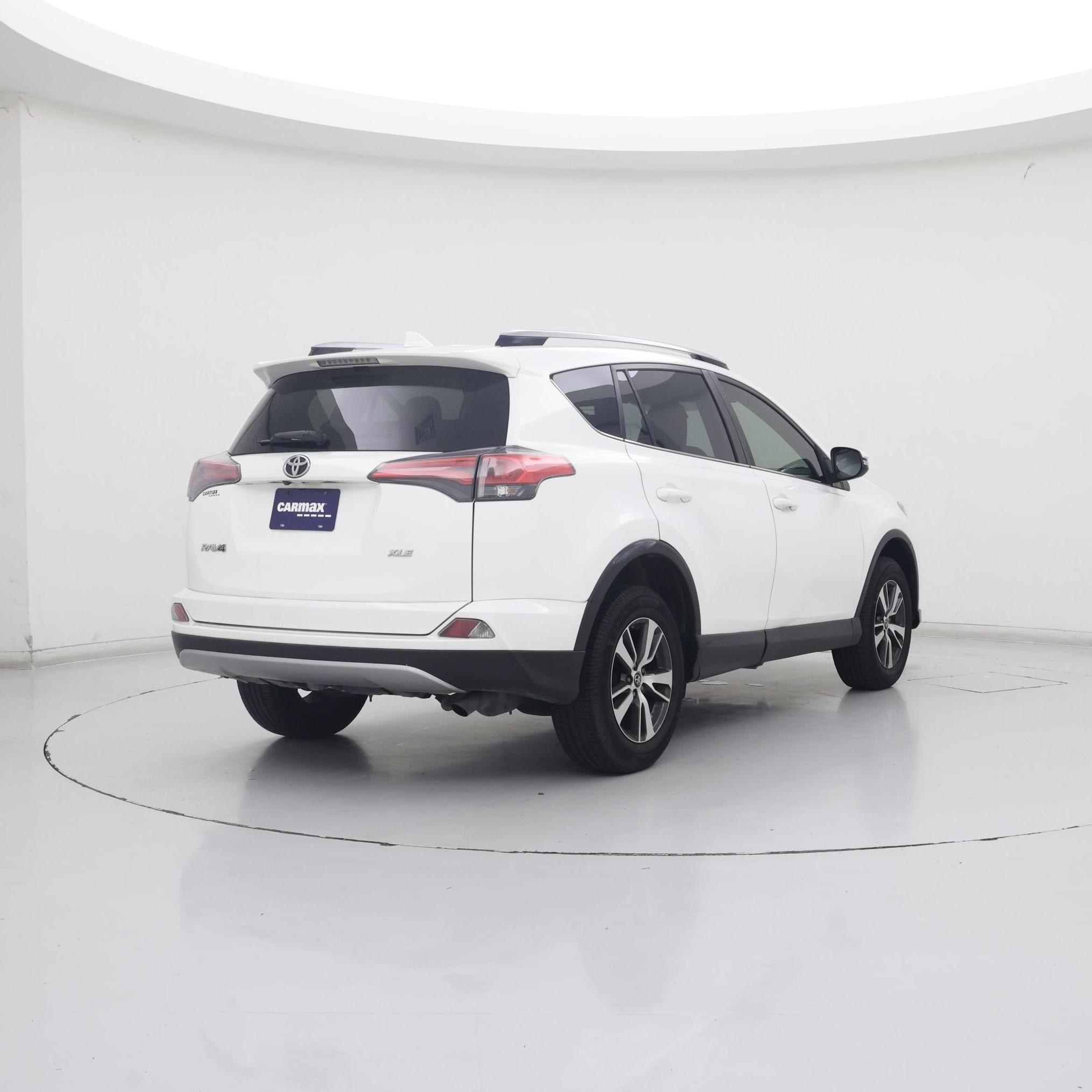 Thumbnail: 2018 Toyota RAV4 - 8