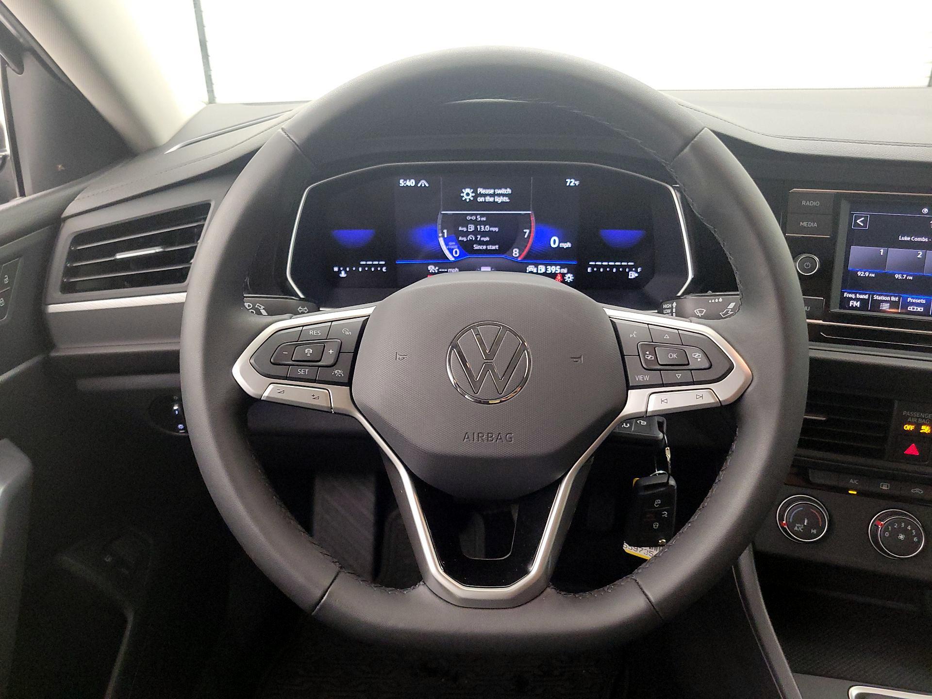 Thumbnail: 2024 Volkswagen Jetta - 10