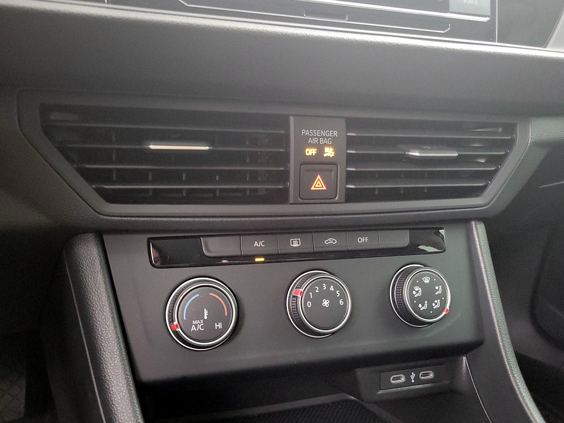 Thumbnail: 2024 Volkswagen Jetta - 16