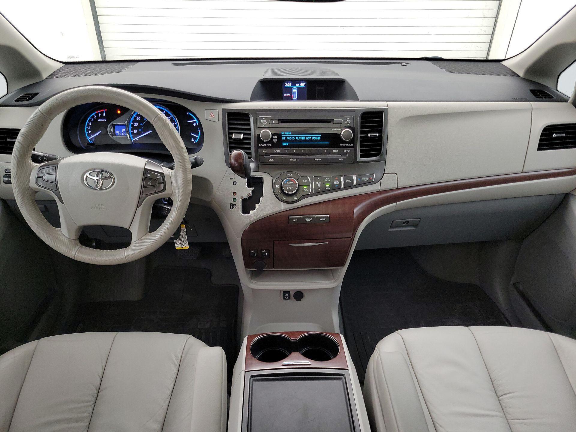 Thumbnail: 2014 Toyota Sienna - 9