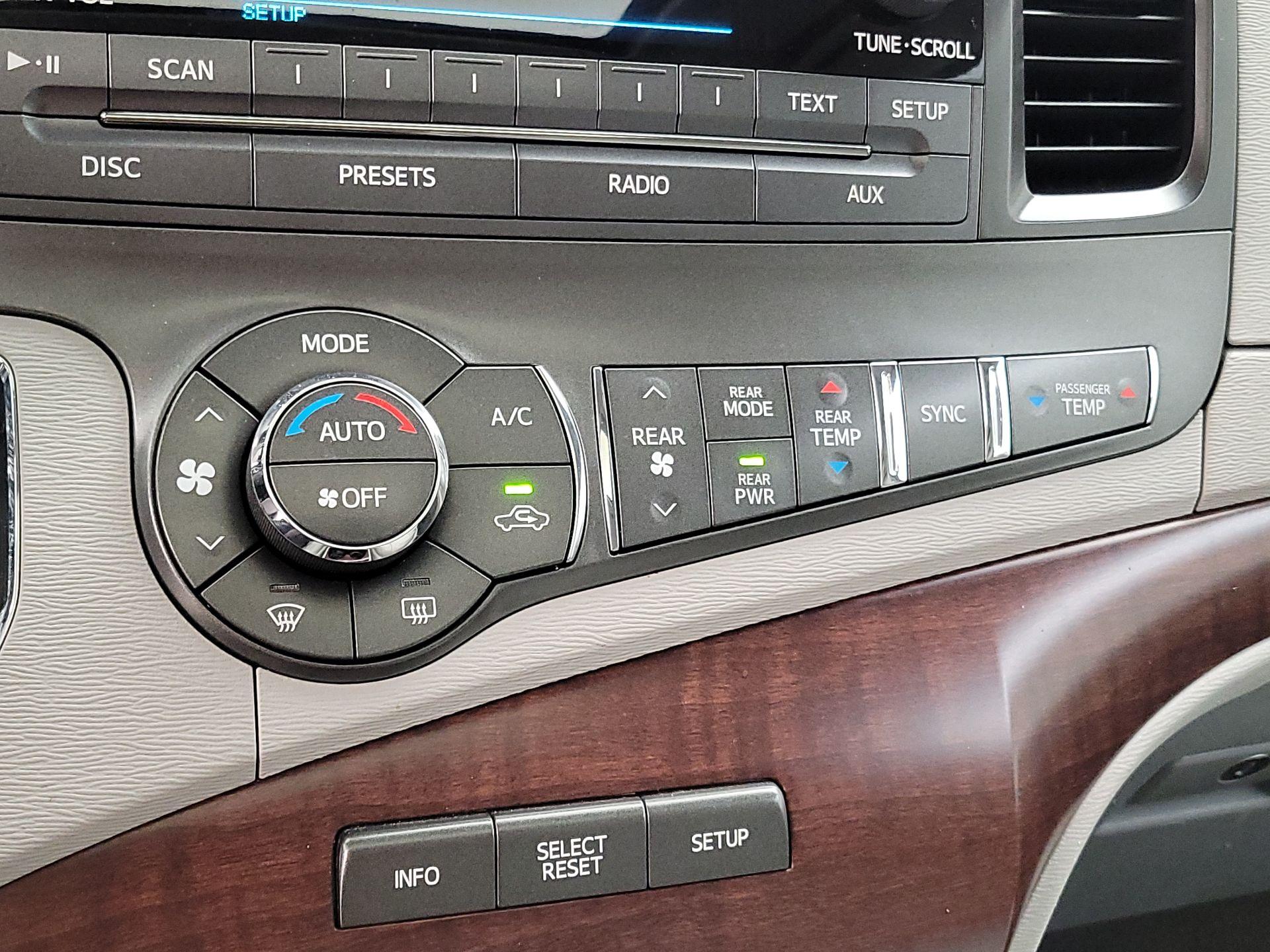 Thumbnail: 2014 Toyota Sienna - 16