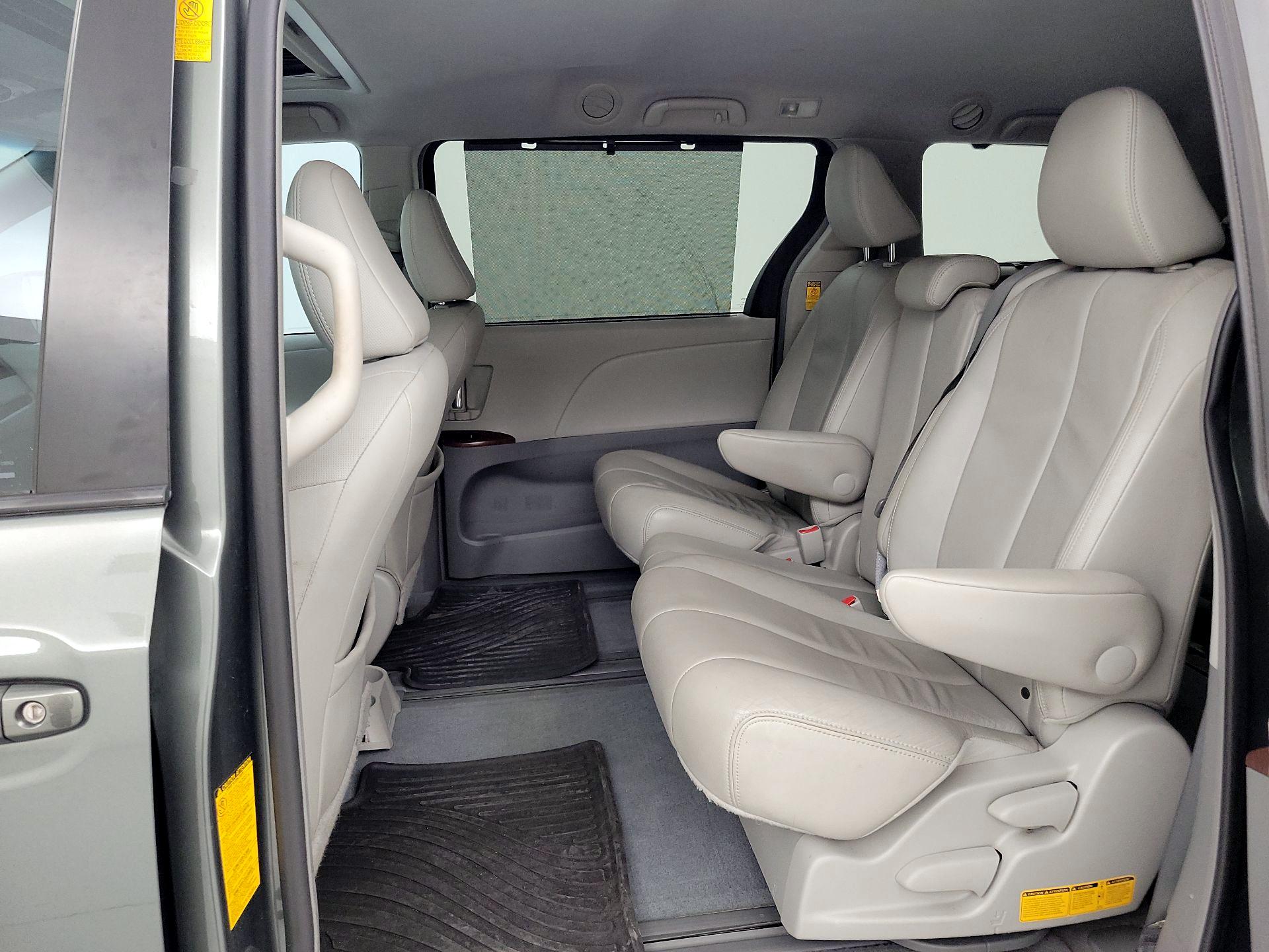 Thumbnail: 2014 Toyota Sienna - 19