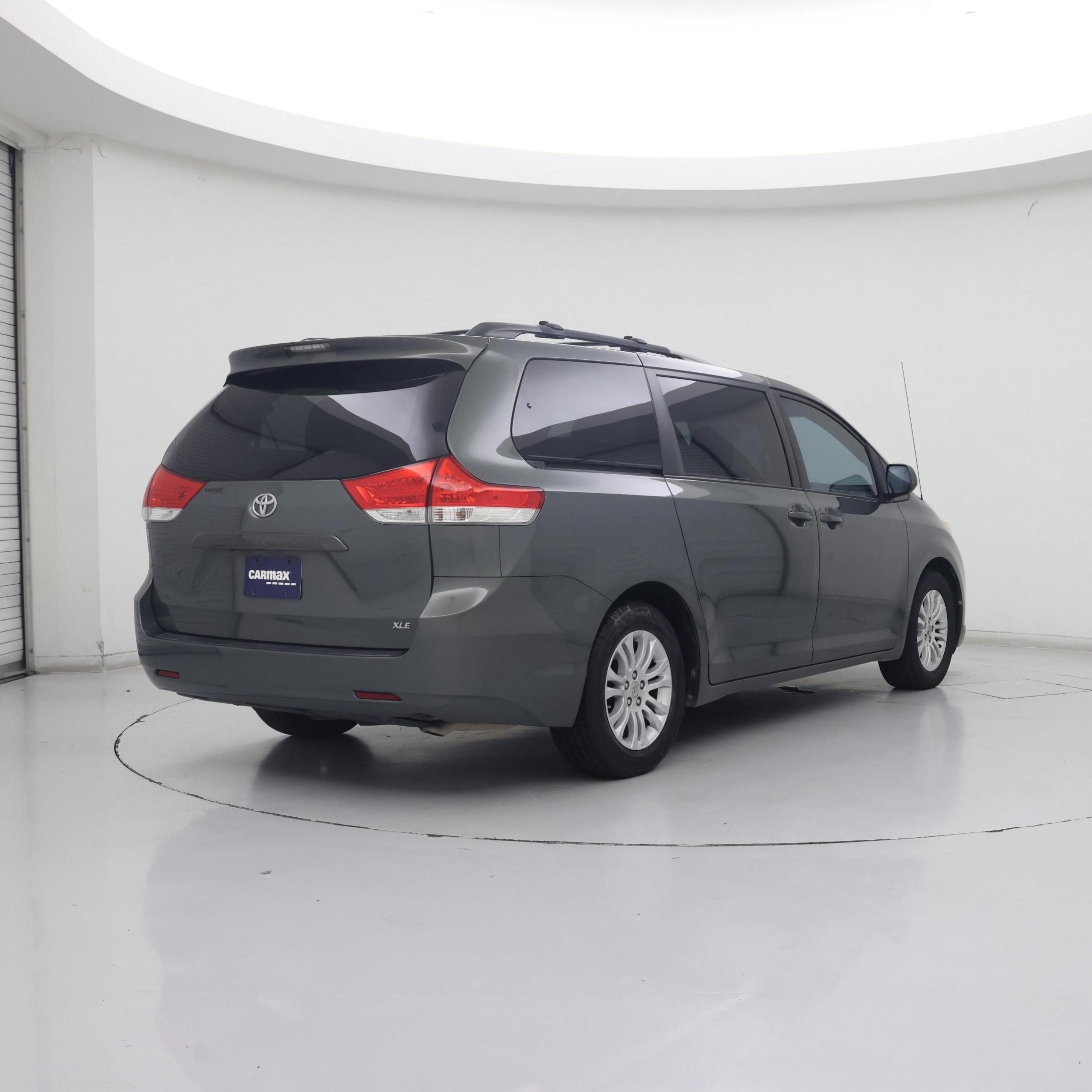 Thumbnail: 2014 Toyota Sienna - 8
