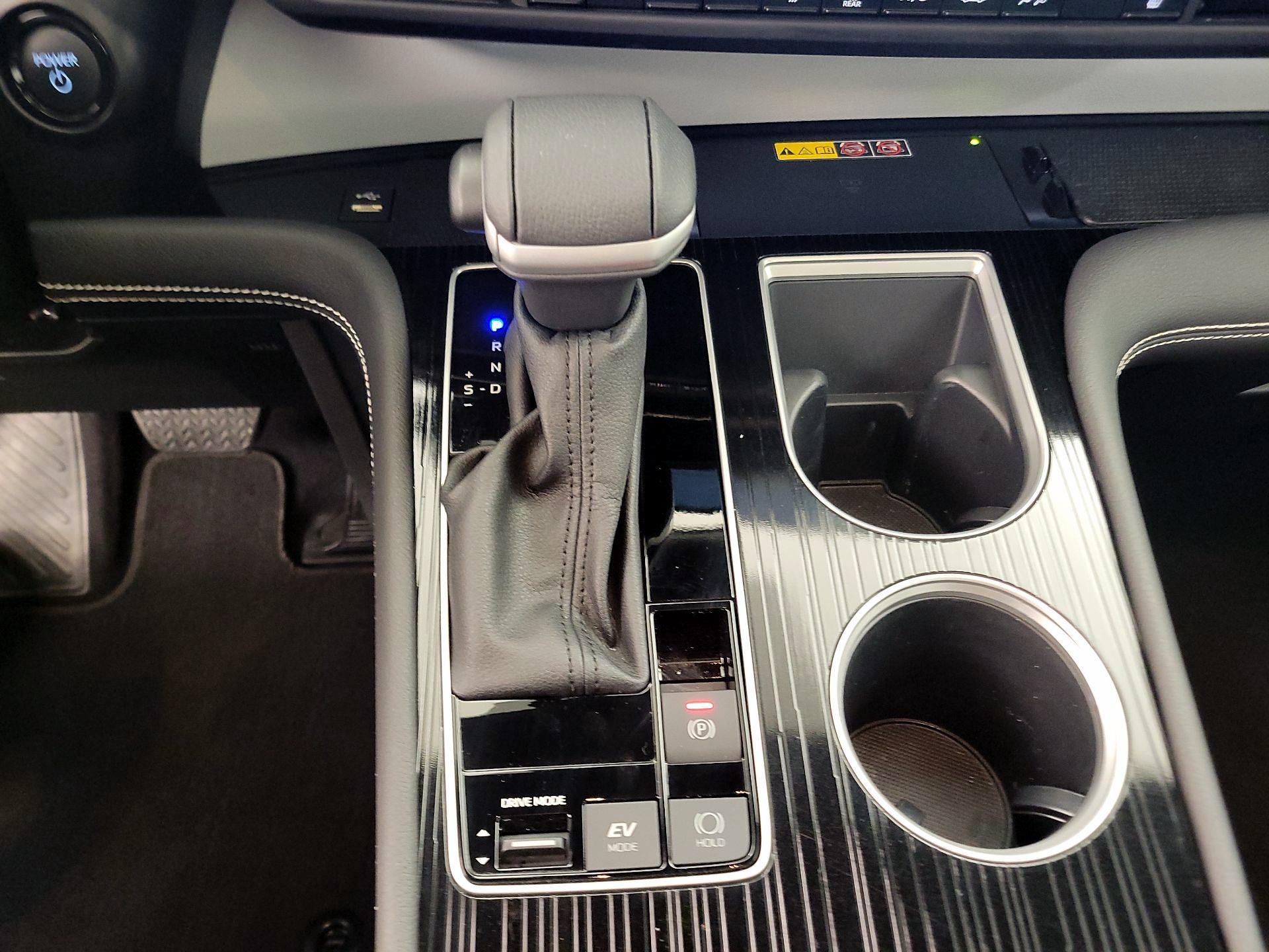 Thumbnail: 2025 Toyota Sienna - 18