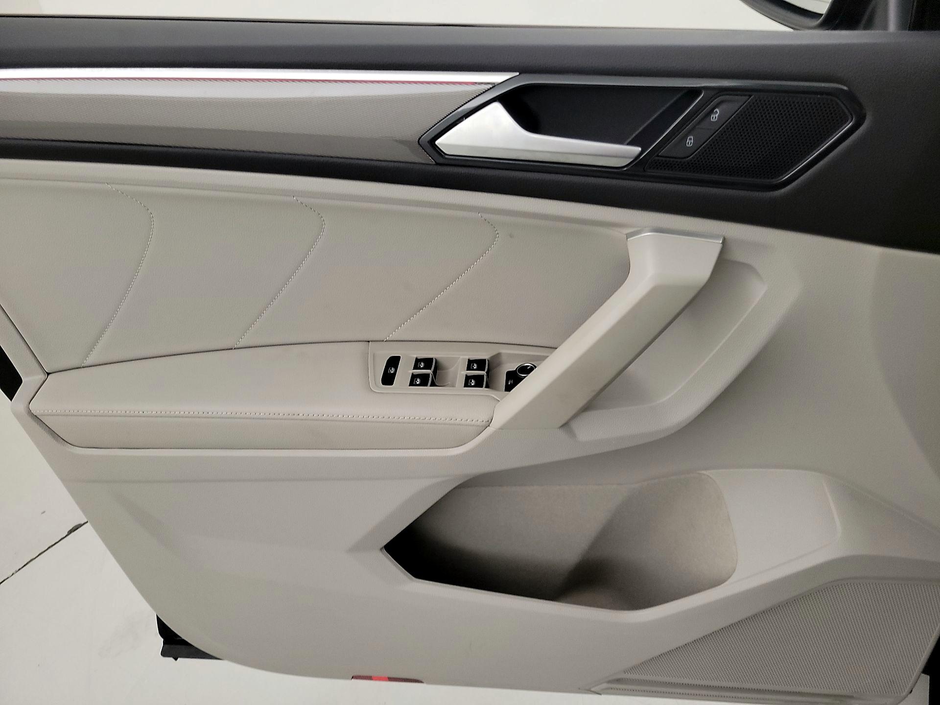 Thumbnail: 2023 Volkswagen Tiguan - 12