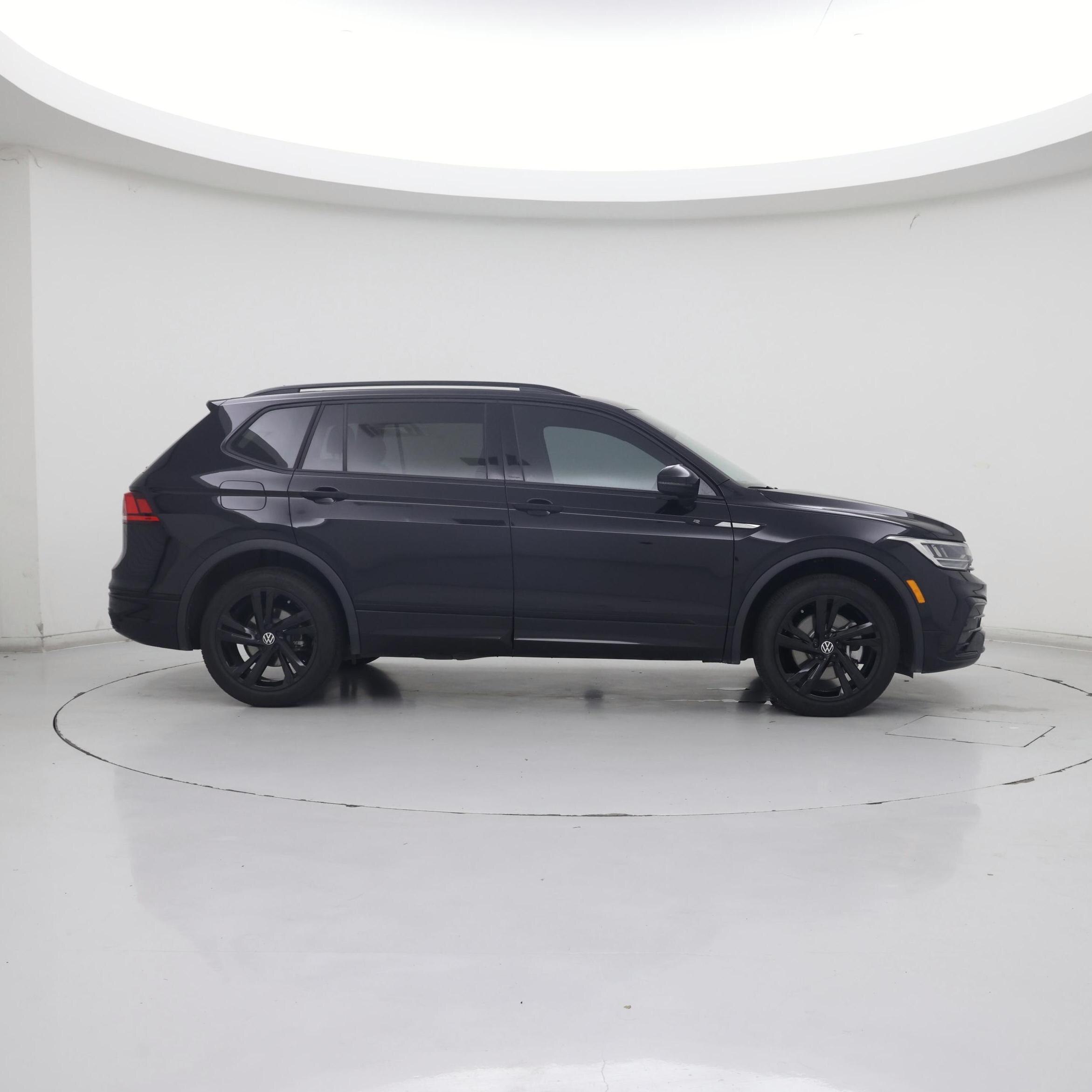 Thumbnail: 2023 Volkswagen Tiguan - 7