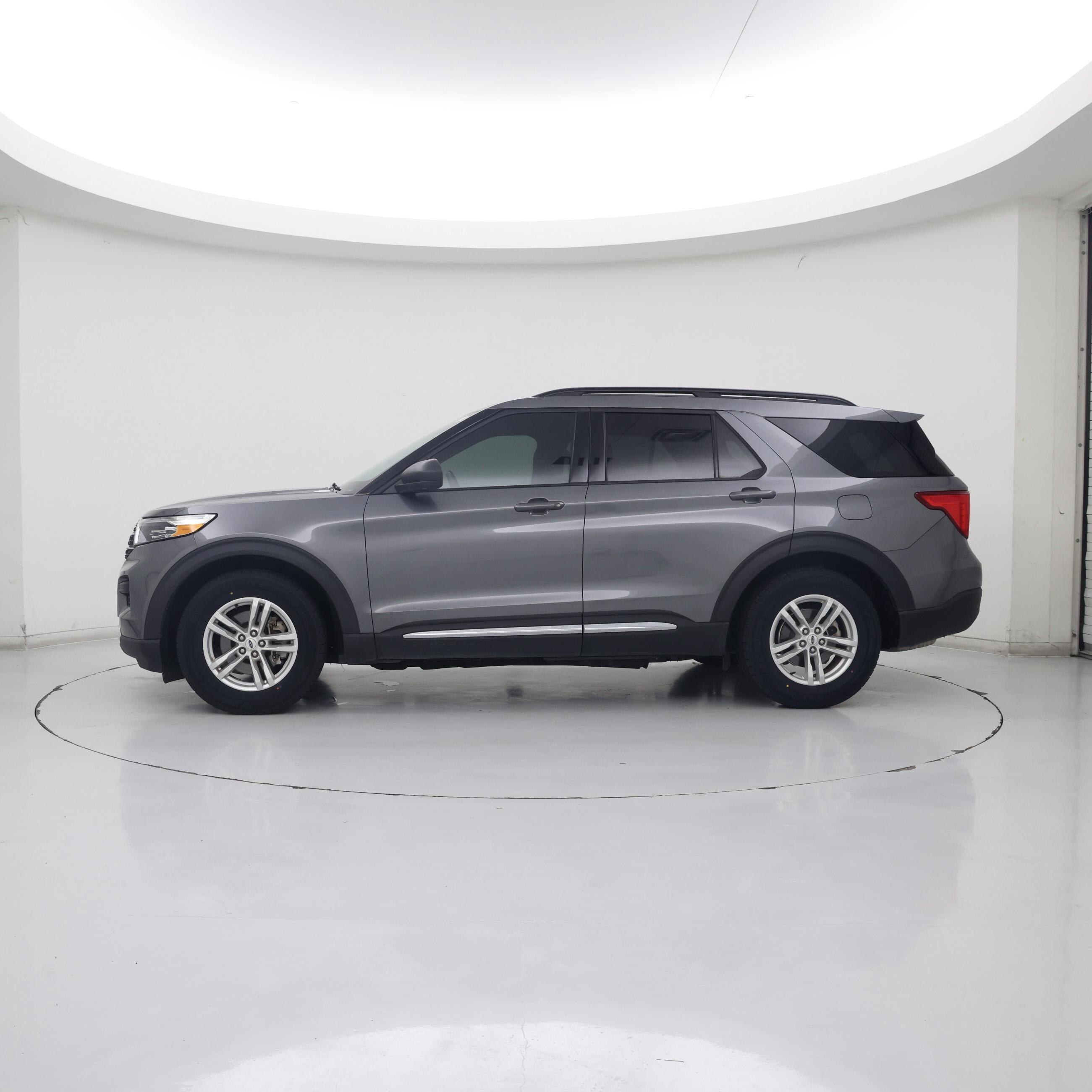 Thumbnail: 2022 Ford Explorer - 3