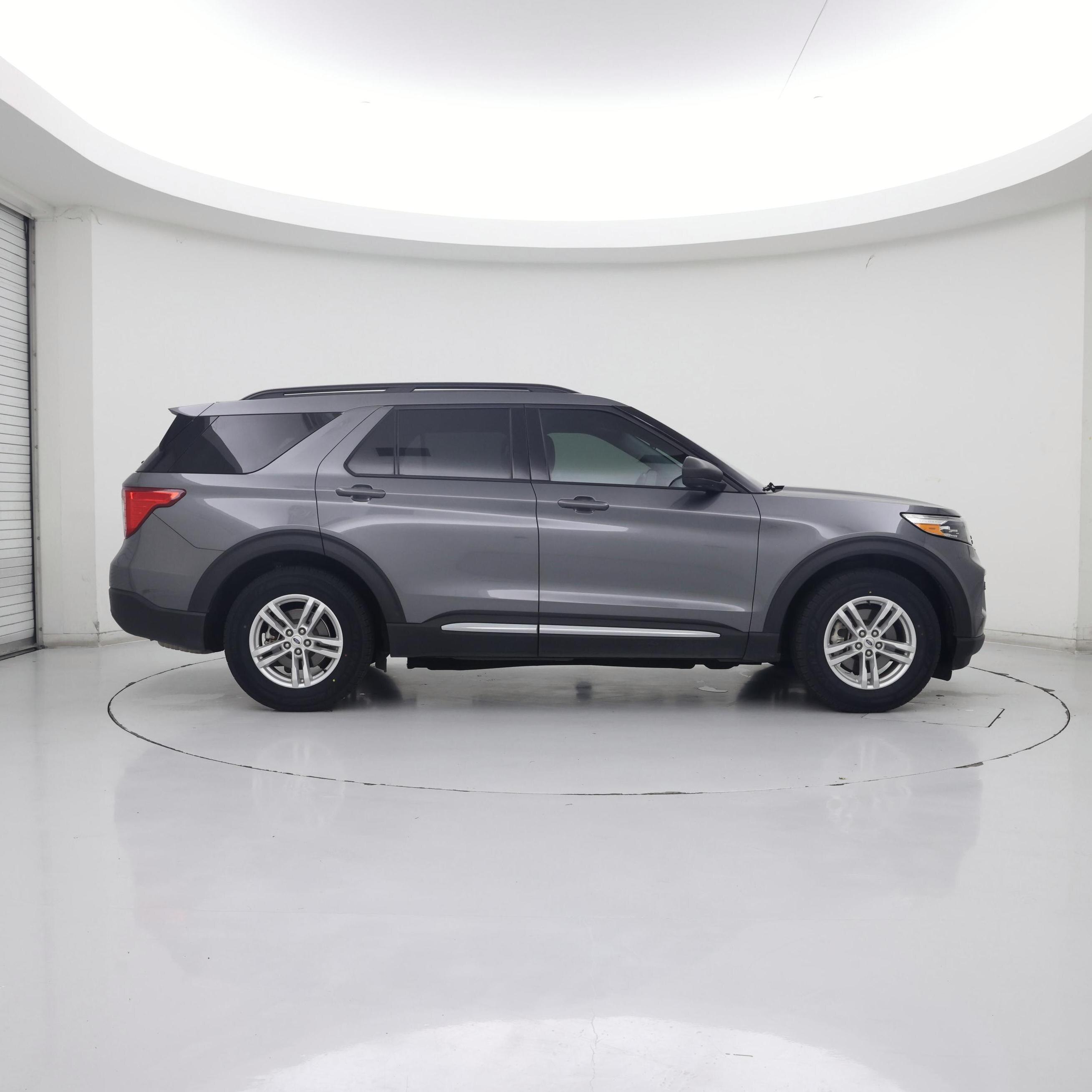 Thumbnail: 2022 Ford Explorer - 7