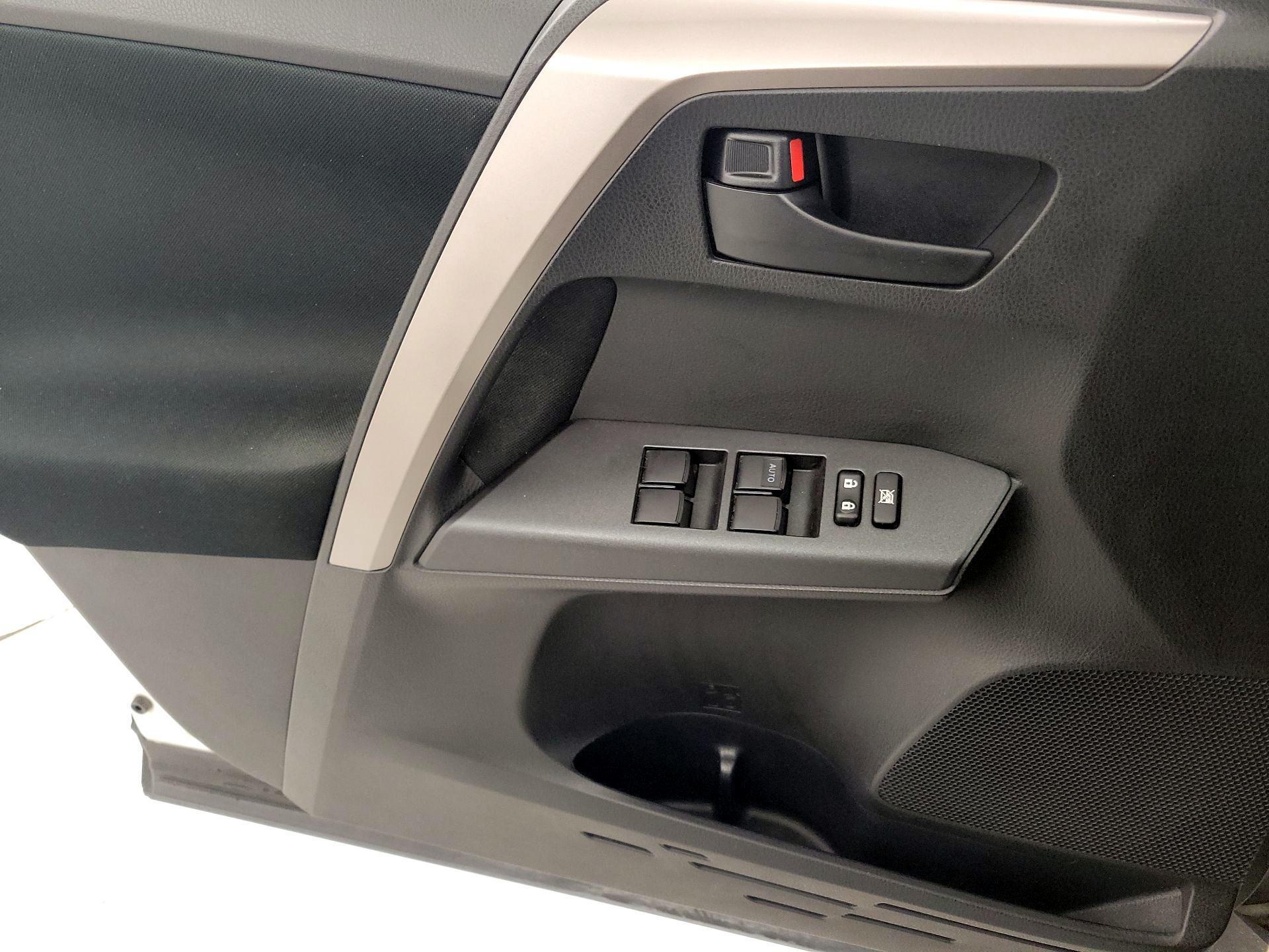 Thumbnail: 2018 Toyota RAV4 - 12