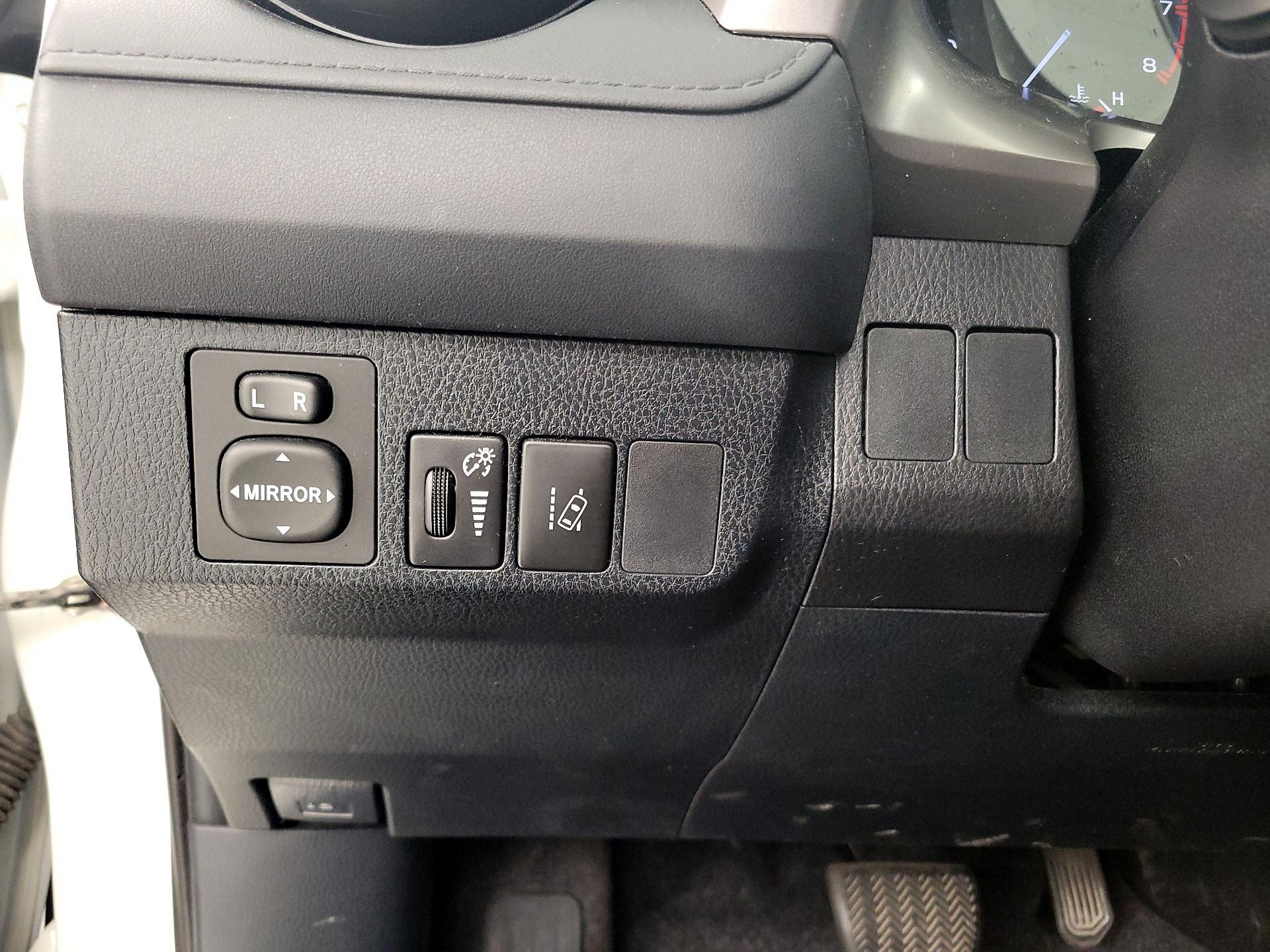 Thumbnail: 2018 Toyota RAV4 - 13