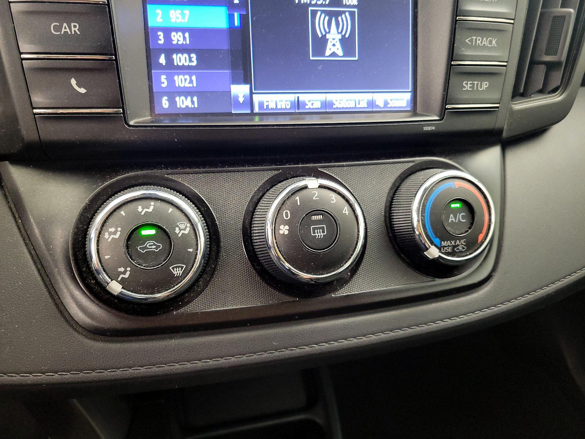 Thumbnail: 2018 Toyota RAV4 - 16