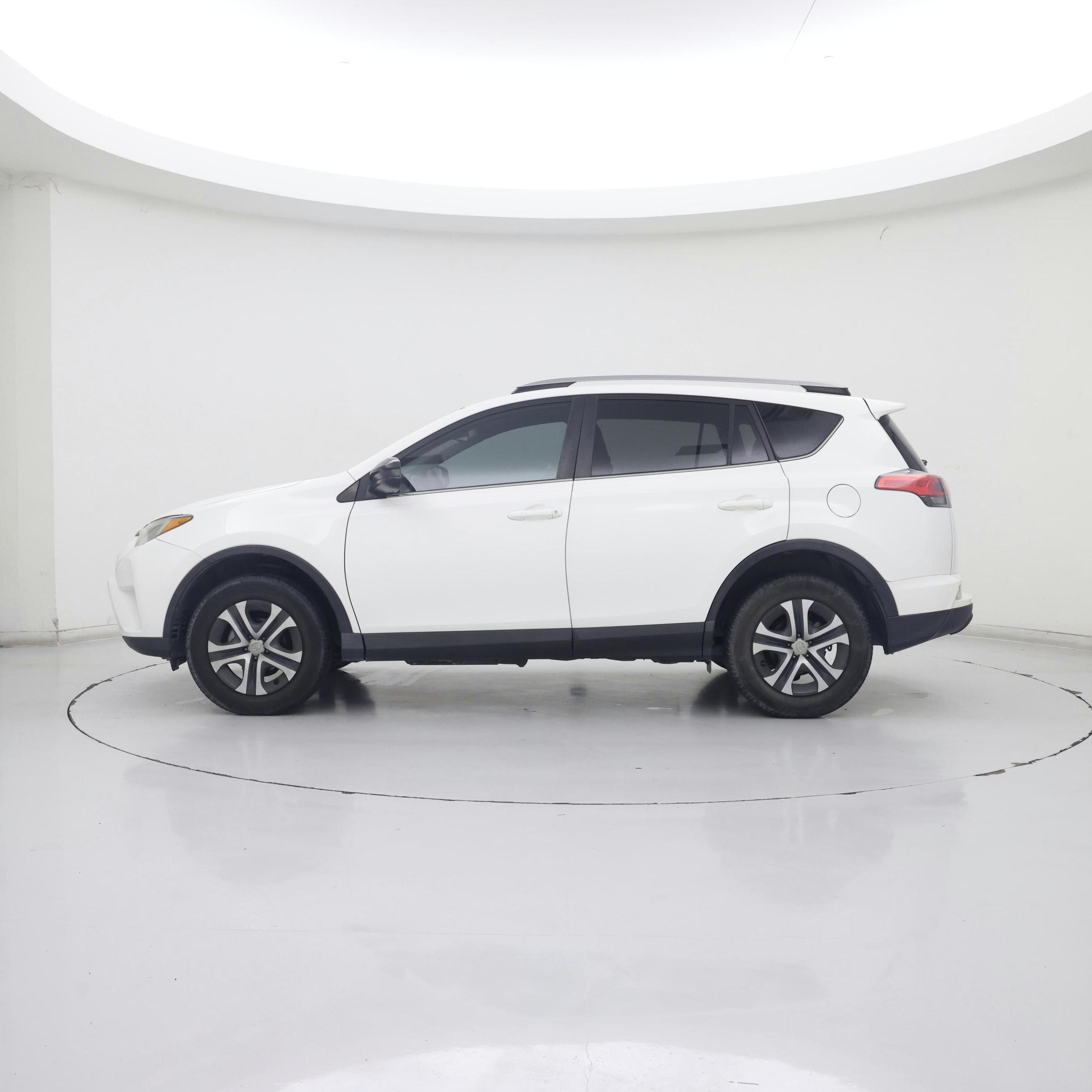 Thumbnail: 2018 Toyota RAV4 - 3
