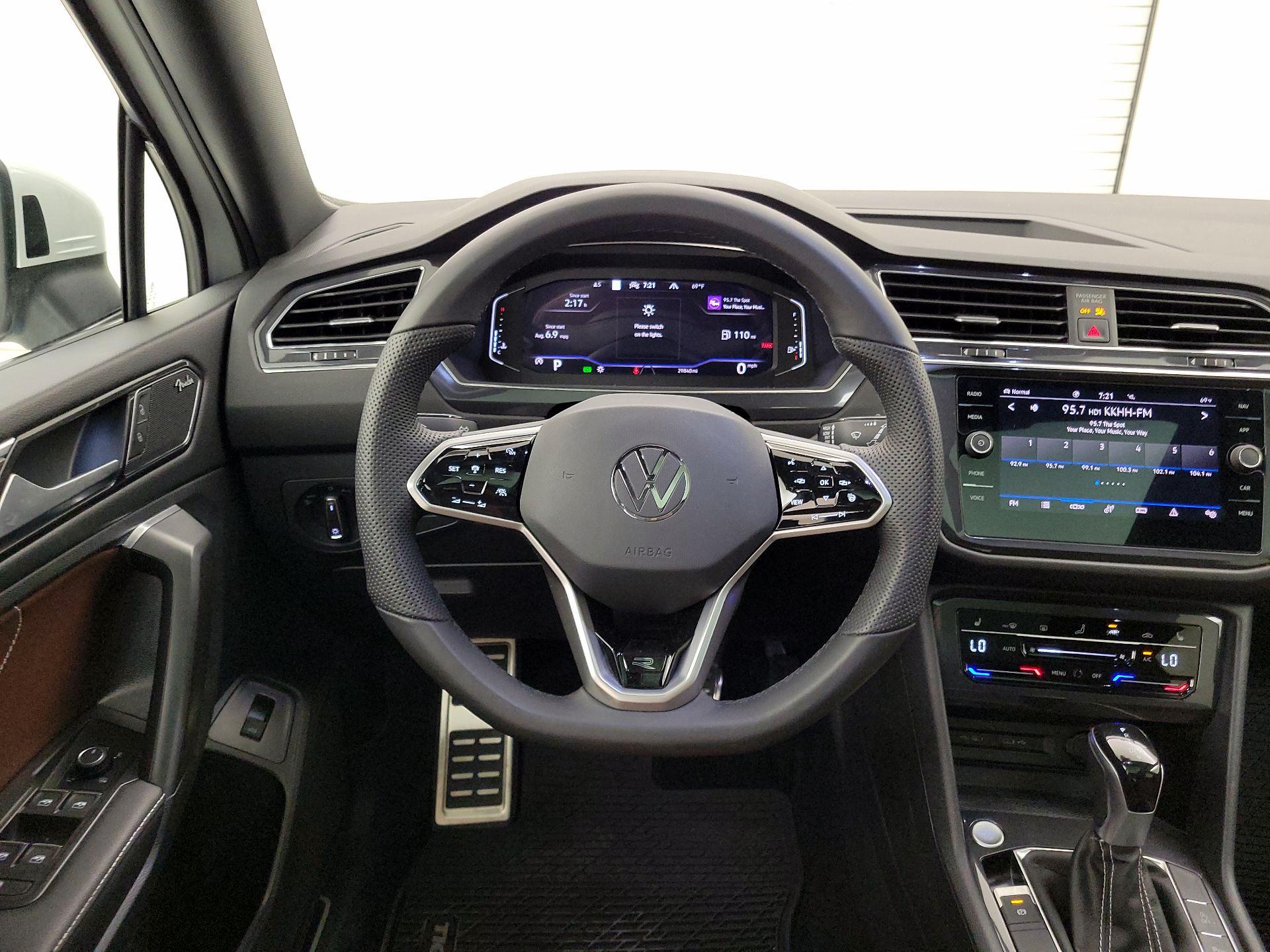 Thumbnail: 2022 Volkswagen Tiguan - 10