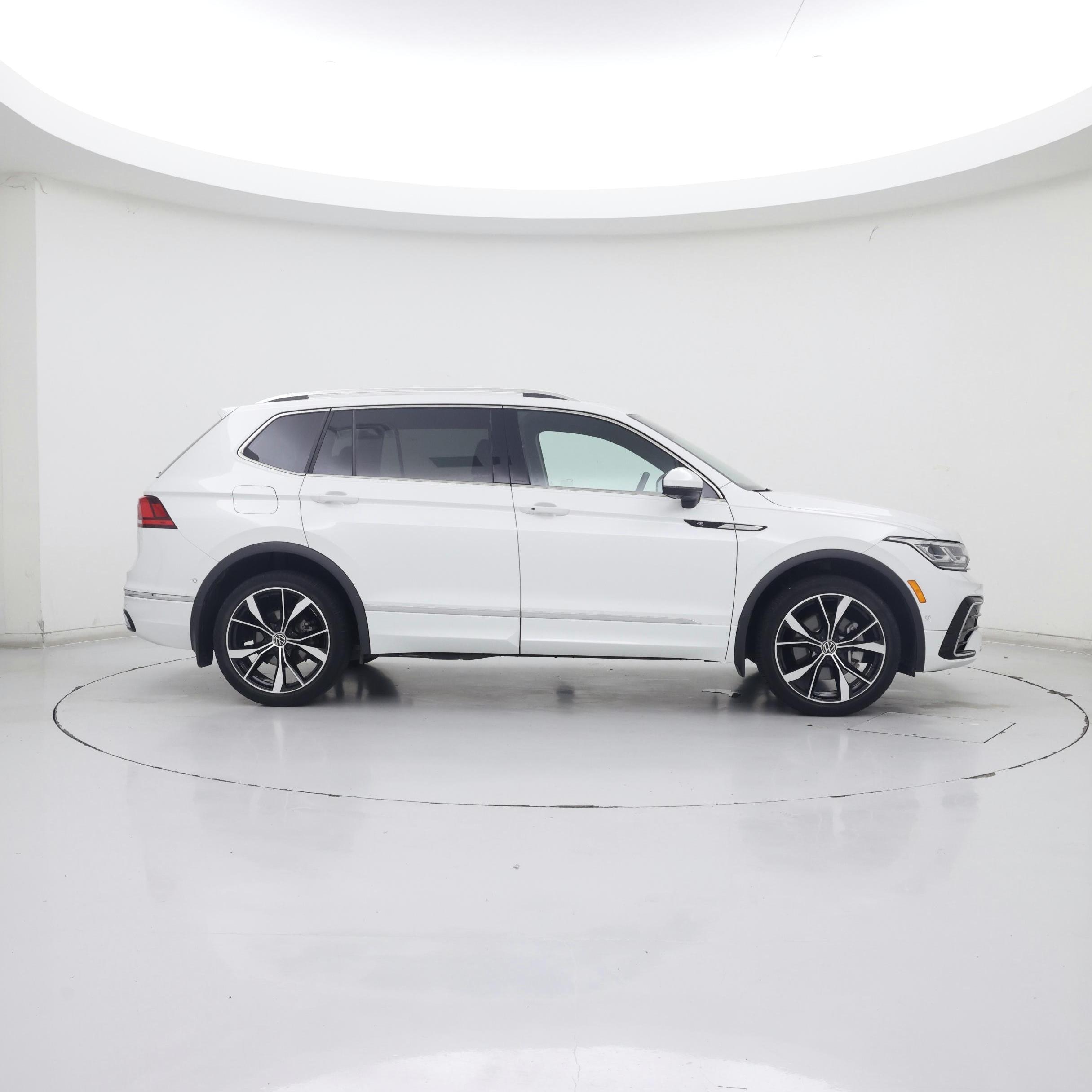 Thumbnail: 2022 Volkswagen Tiguan - 7