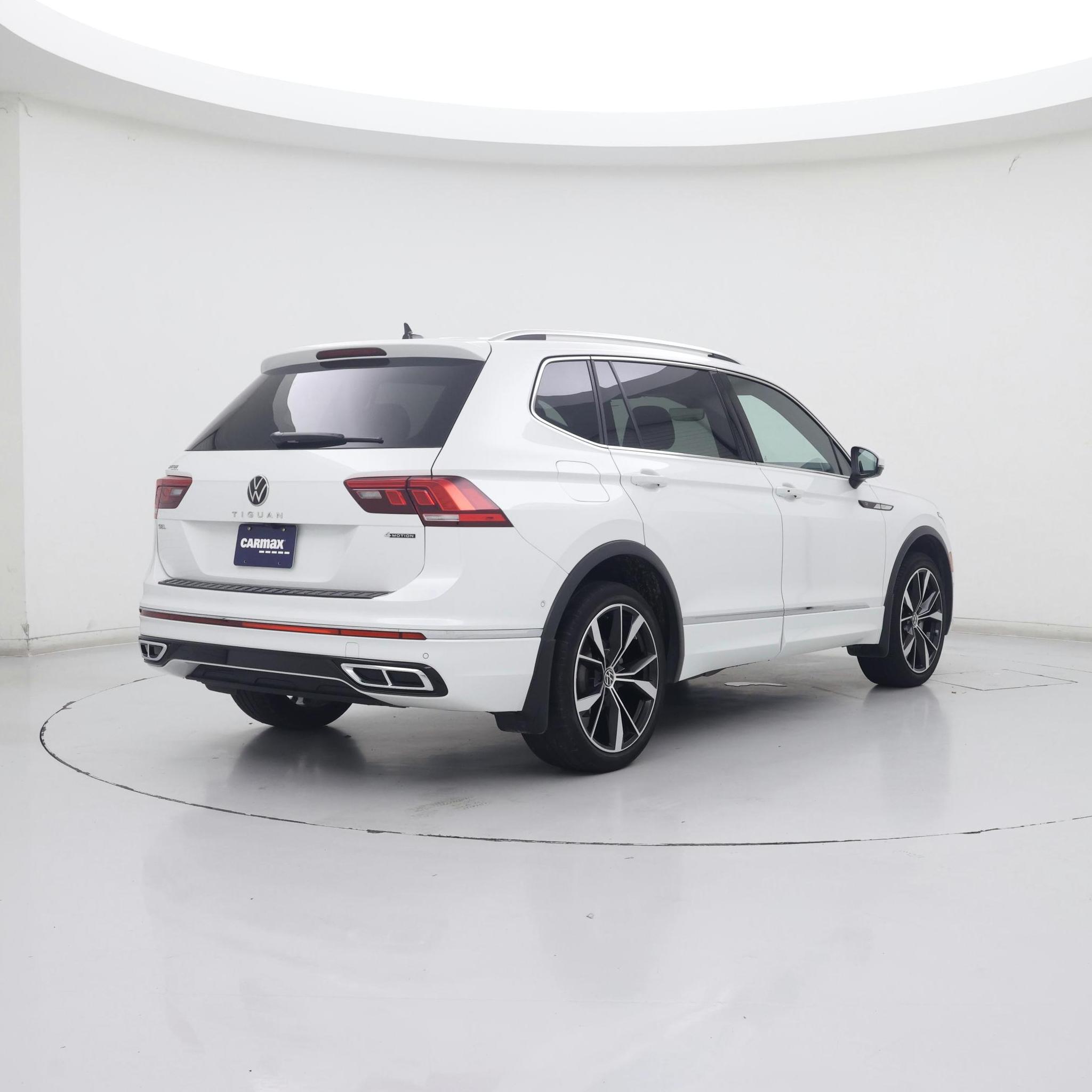 Thumbnail: 2022 Volkswagen Tiguan - 8