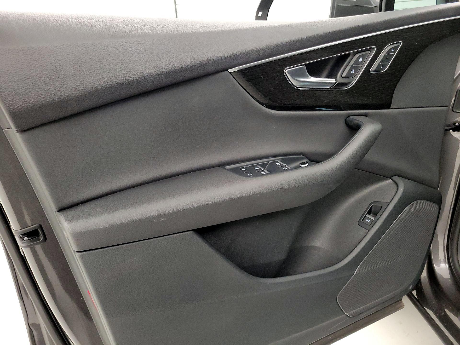 Thumbnail: 2021 Audi Q7 - 12