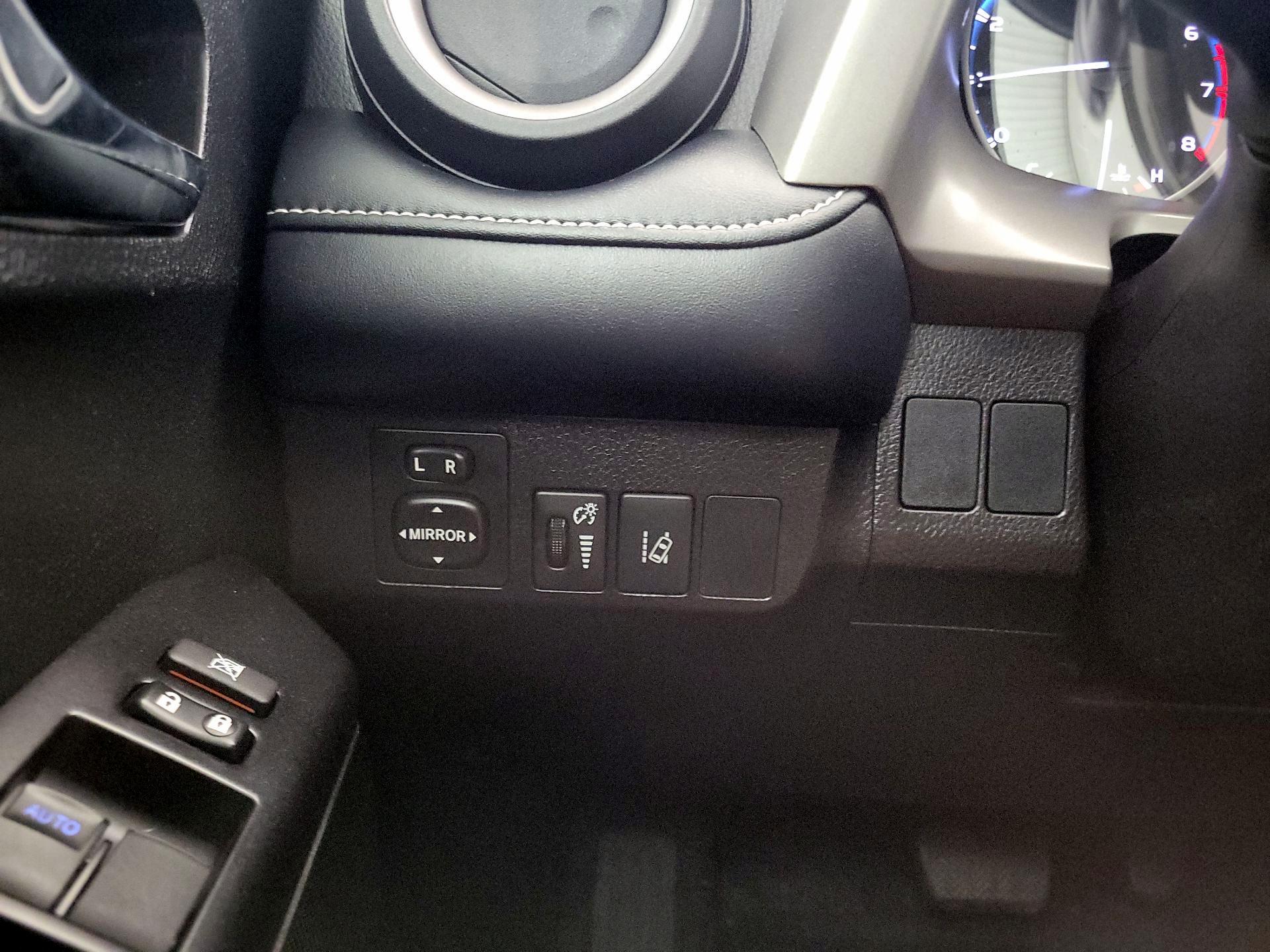 Thumbnail: 2018 Toyota RAV4 - 13