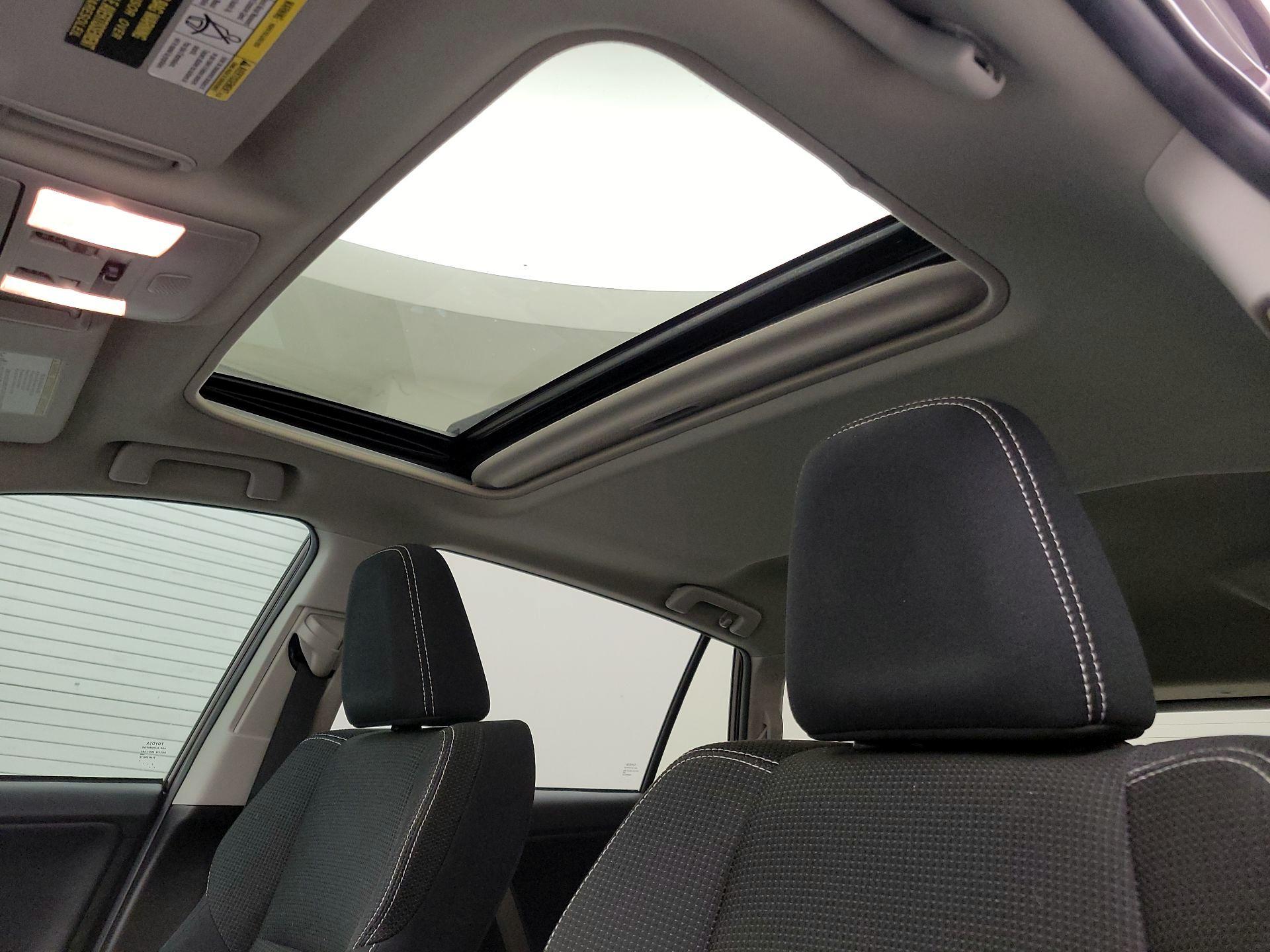 Thumbnail: 2018 Toyota RAV4 - 19