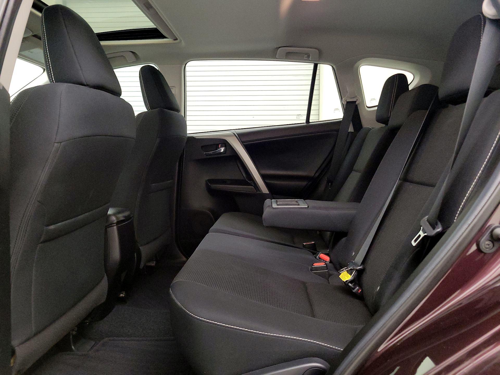 Thumbnail: 2018 Toyota RAV4 - 20