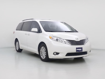White 2017 Toyota Sienna XLE
