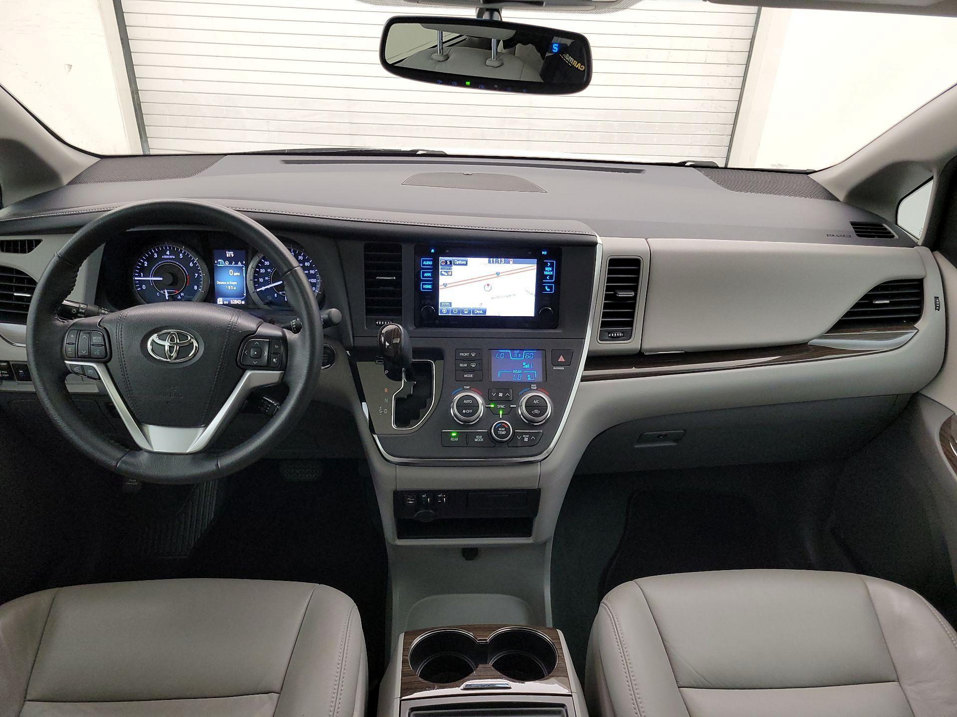 Thumbnail: 2017 Toyota Sienna - 9